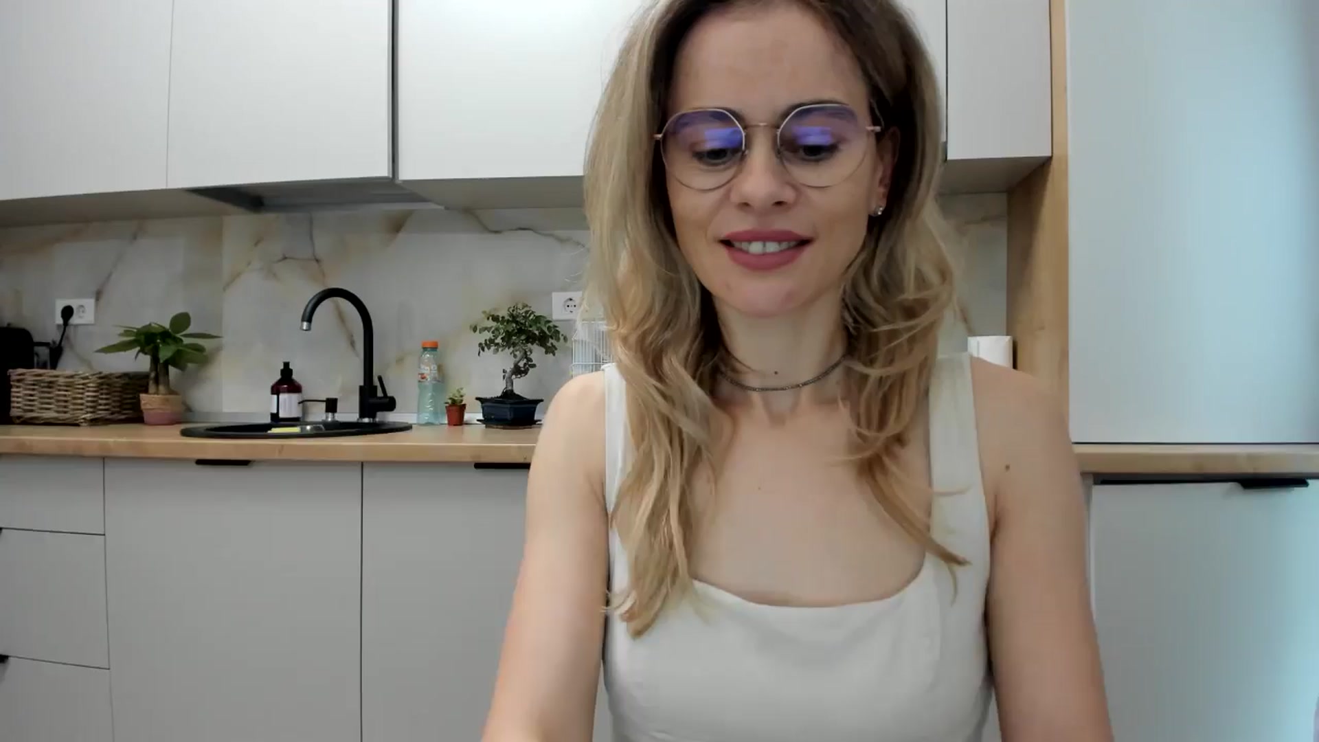 Gallery image thumbnail from DebbyPaige's myfreecams stream on, 11/15/2024, 08:32 image 1 of 20