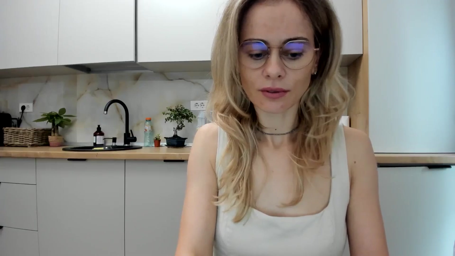 Gallery image thumbnail from DebbyPaige's myfreecams stream on, 11/15/2024, 08:32 image 3 of 20