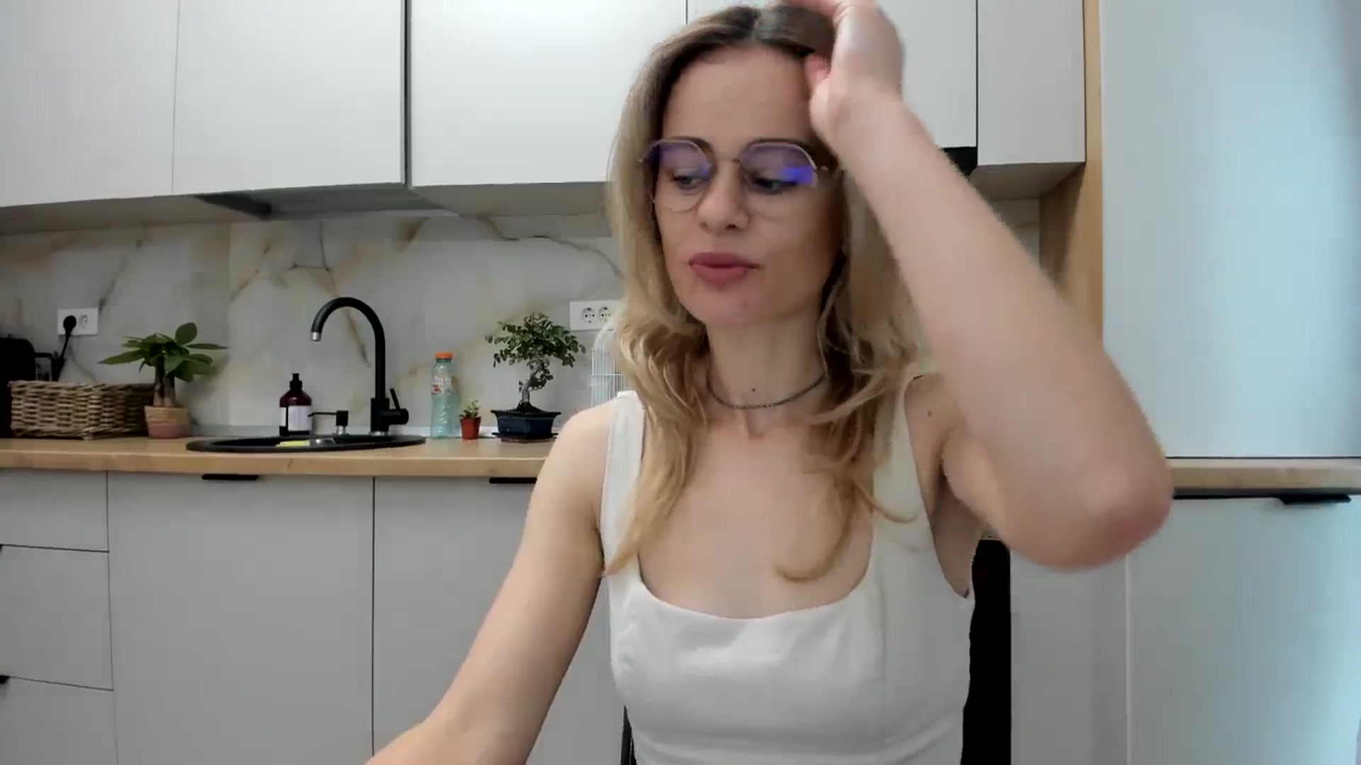Gallery image thumbnail from DebbyPaige's myfreecams stream on, 11/15/2024, 08:32 image 7 of 20