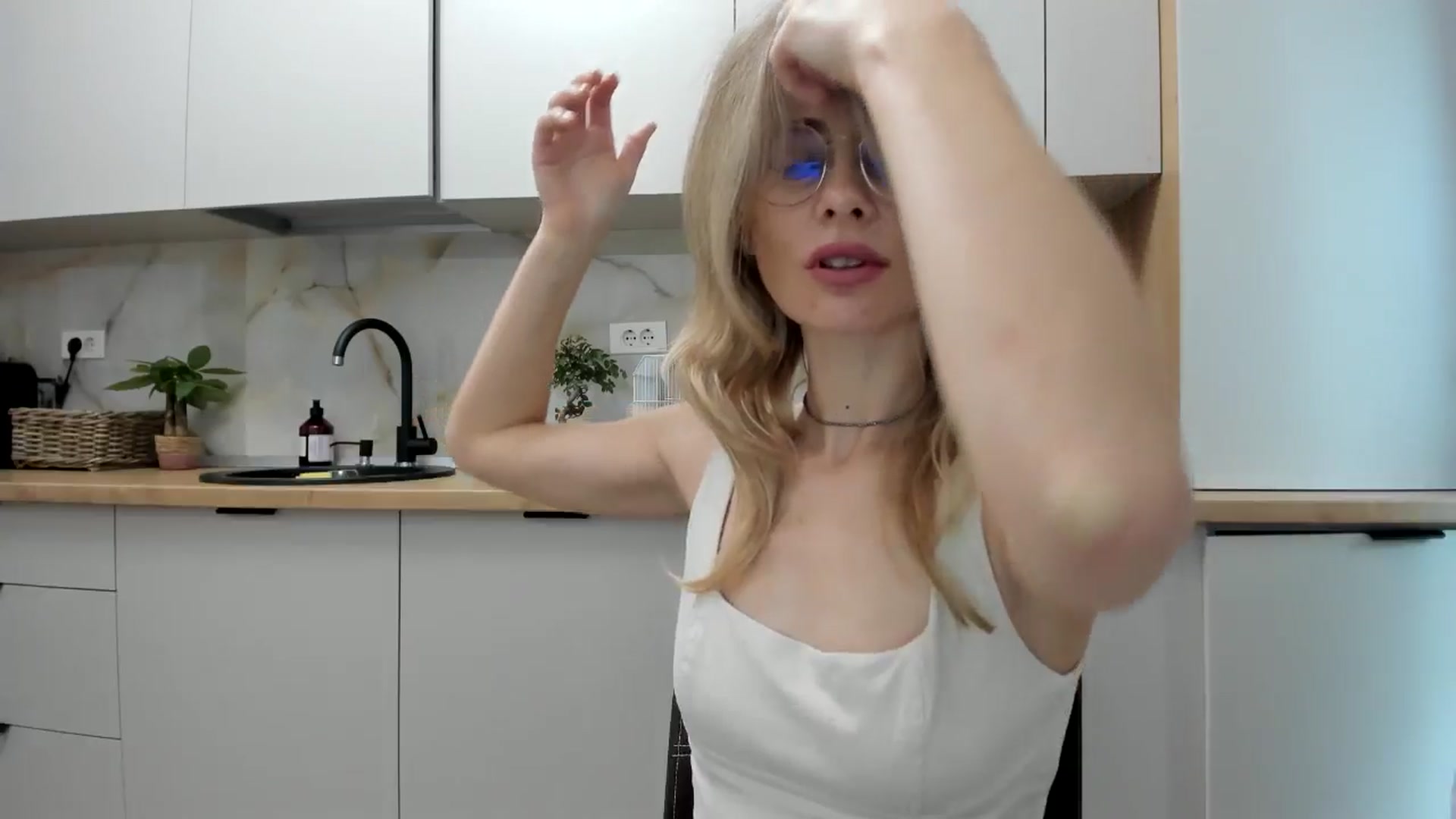 Gallery image thumbnail from DebbyPaige's myfreecams stream on, 11/15/2024, 08:32 image 8 of 20