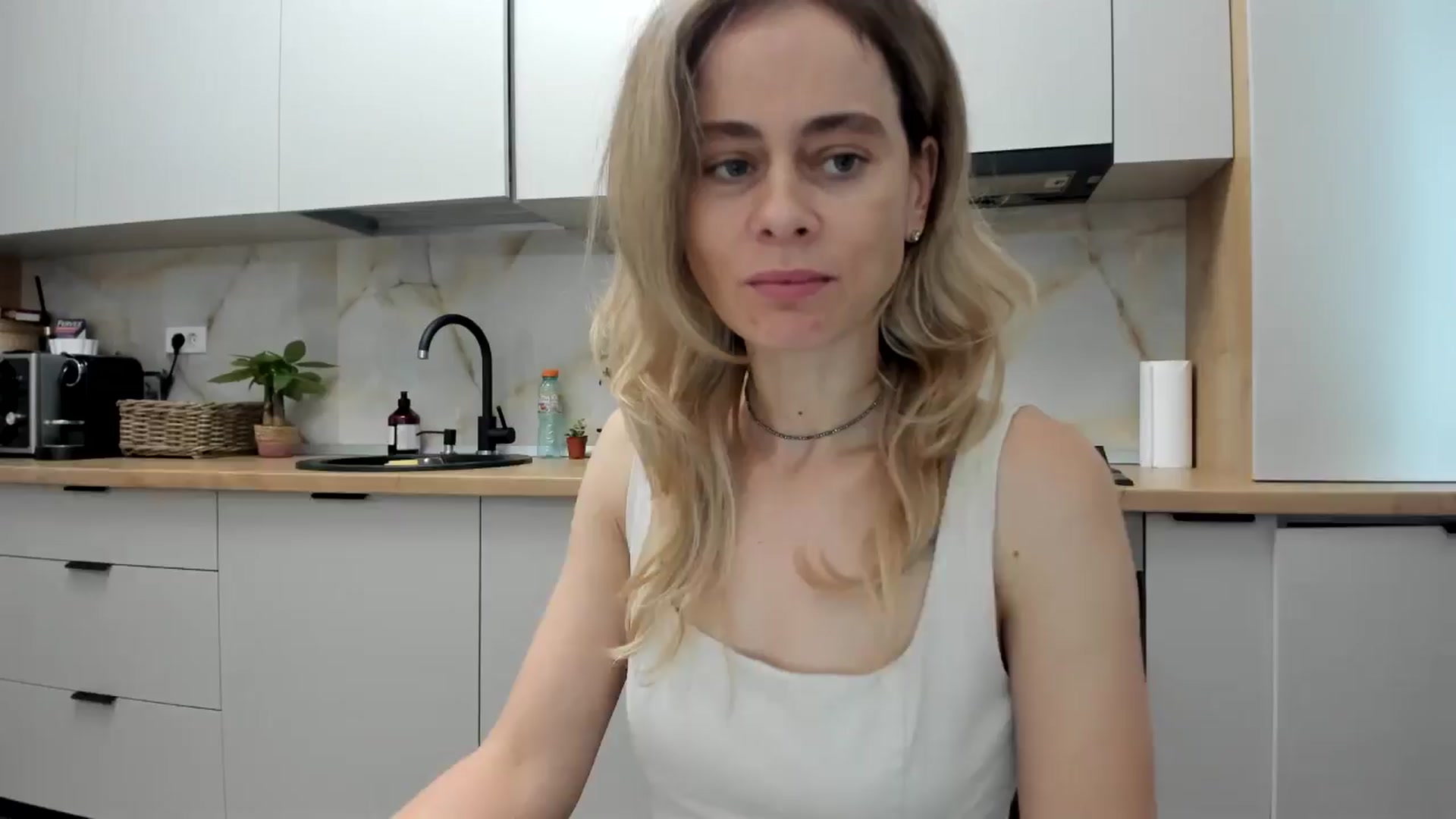 Gallery image thumbnail from DebbyPaige's myfreecams stream on, 11/15/2024, 11:55 image 4 of 20