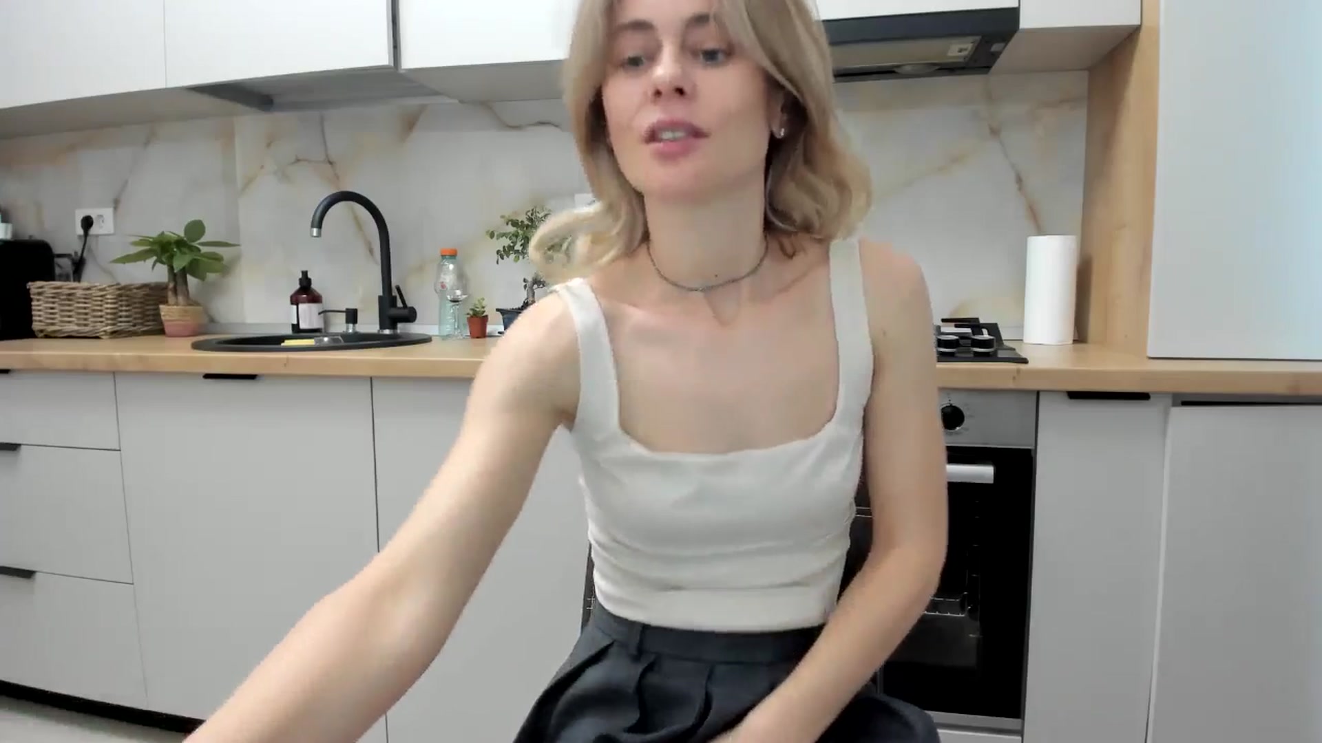 Gallery image thumbnail from DebbyPaige's myfreecams stream on, 11/15/2024, 11:55 image 12 of 20