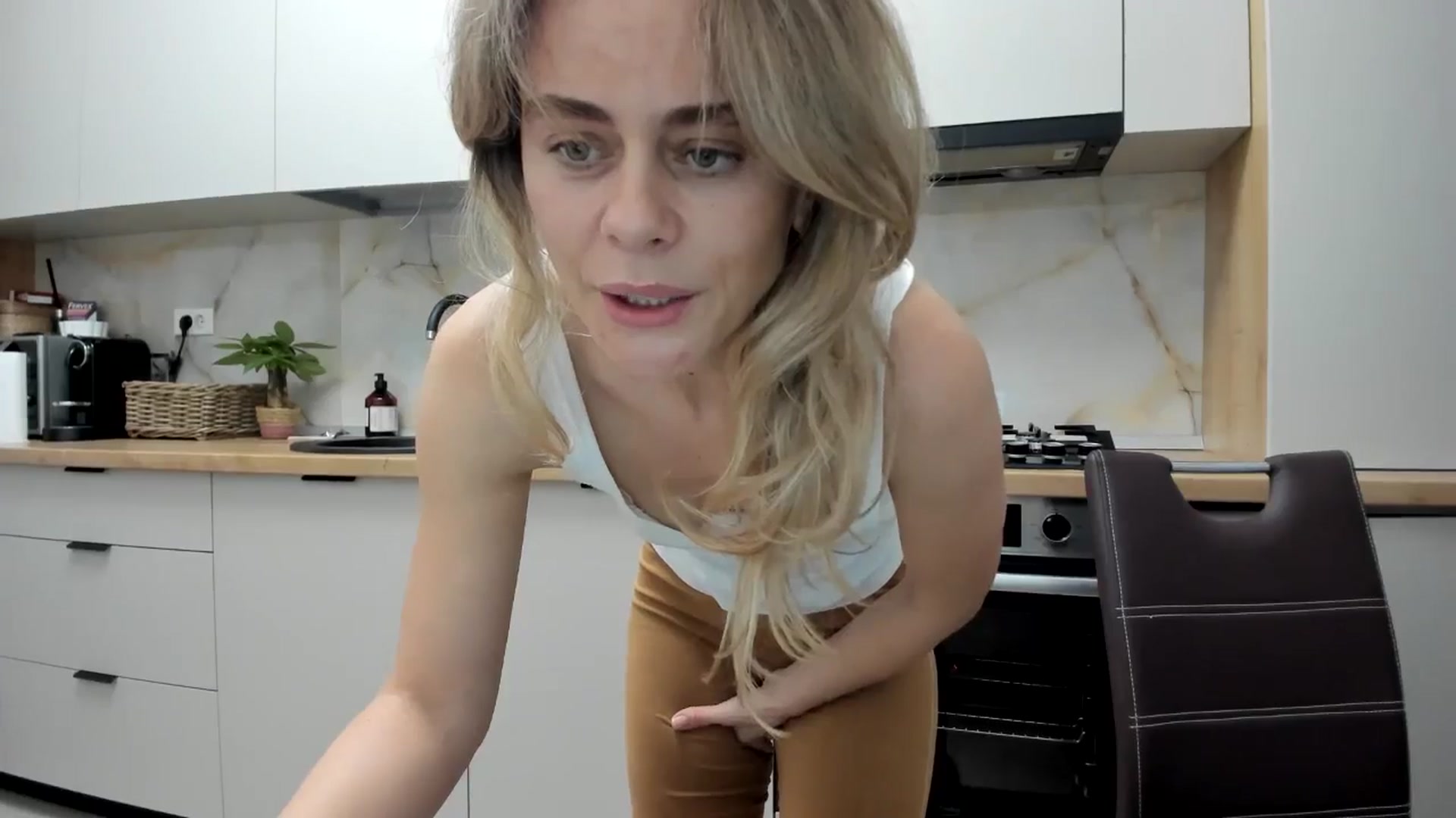Gallery image thumbnail from DebbyPaige's myfreecams stream on, 11/15/2024, 17:26 image 7 of 20