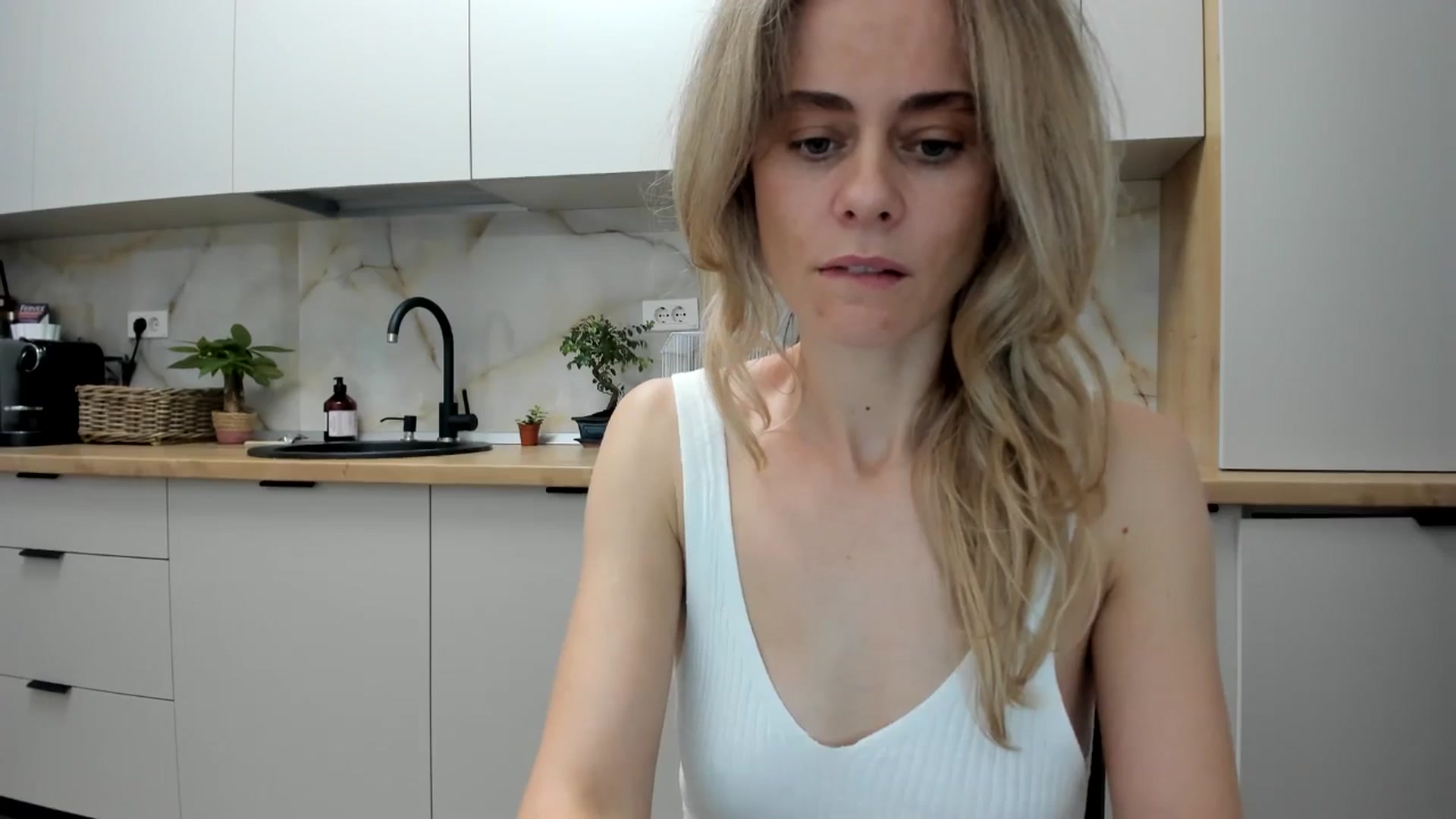 Gallery image thumbnail from DebbyPaige's myfreecams stream on, 11/15/2024, 17:26 image 10 of 20