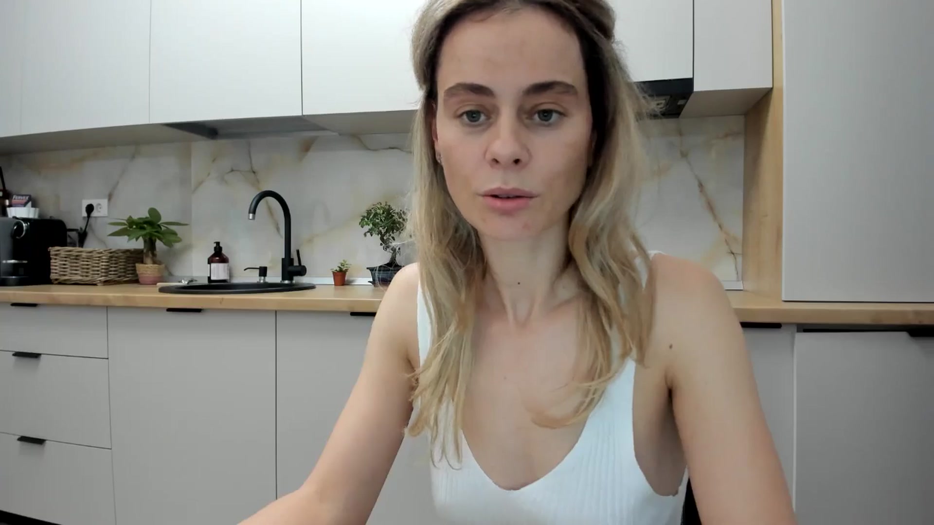 Gallery image thumbnail from DebbyPaige's myfreecams stream on, 11/15/2024, 17:26 image 11 of 20