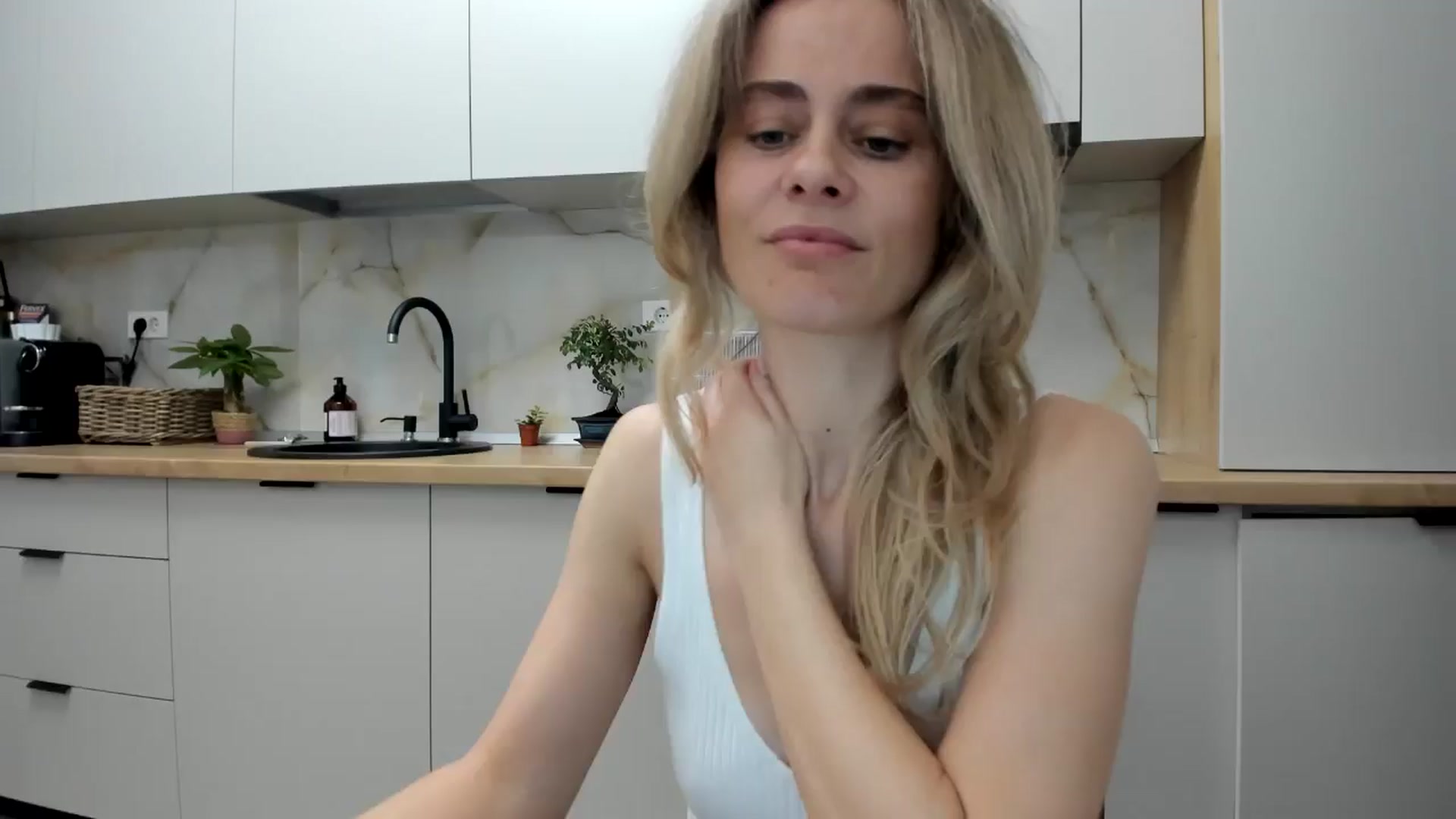 Gallery image thumbnail from DebbyPaige's myfreecams stream on, 11/15/2024, 17:26 image 9 of 20