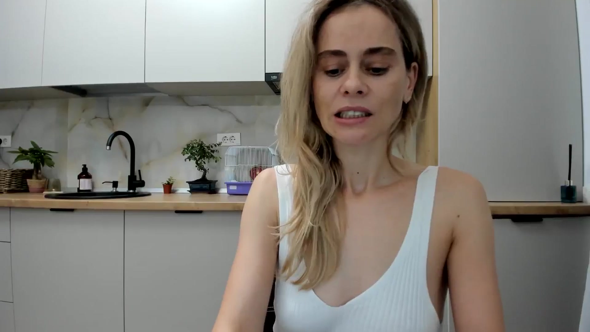 Gallery image thumbnail from DebbyPaige's myfreecams stream on, 11/15/2024, 17:26 image 2 of 20