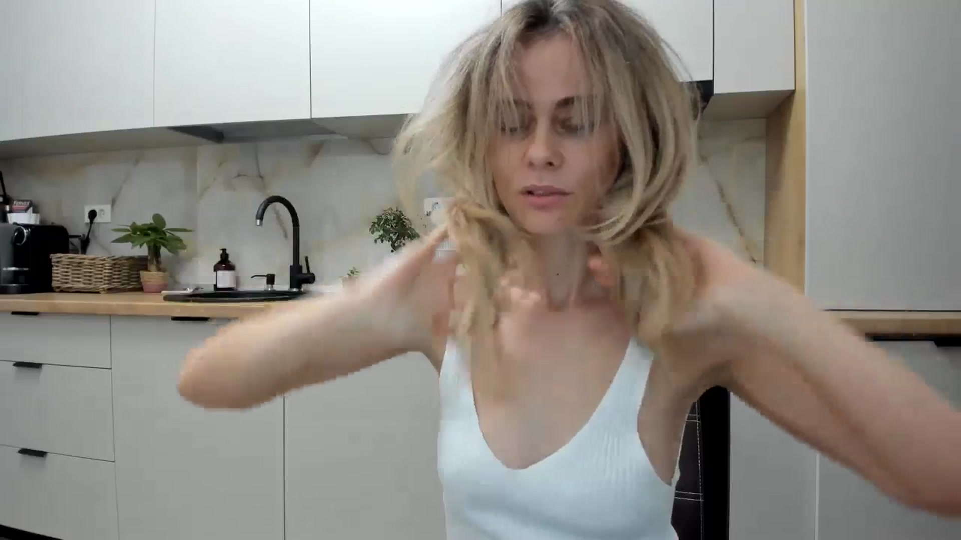 Gallery image thumbnail from DebbyPaige's myfreecams stream on, 11/15/2024, 17:26 image 14 of 20