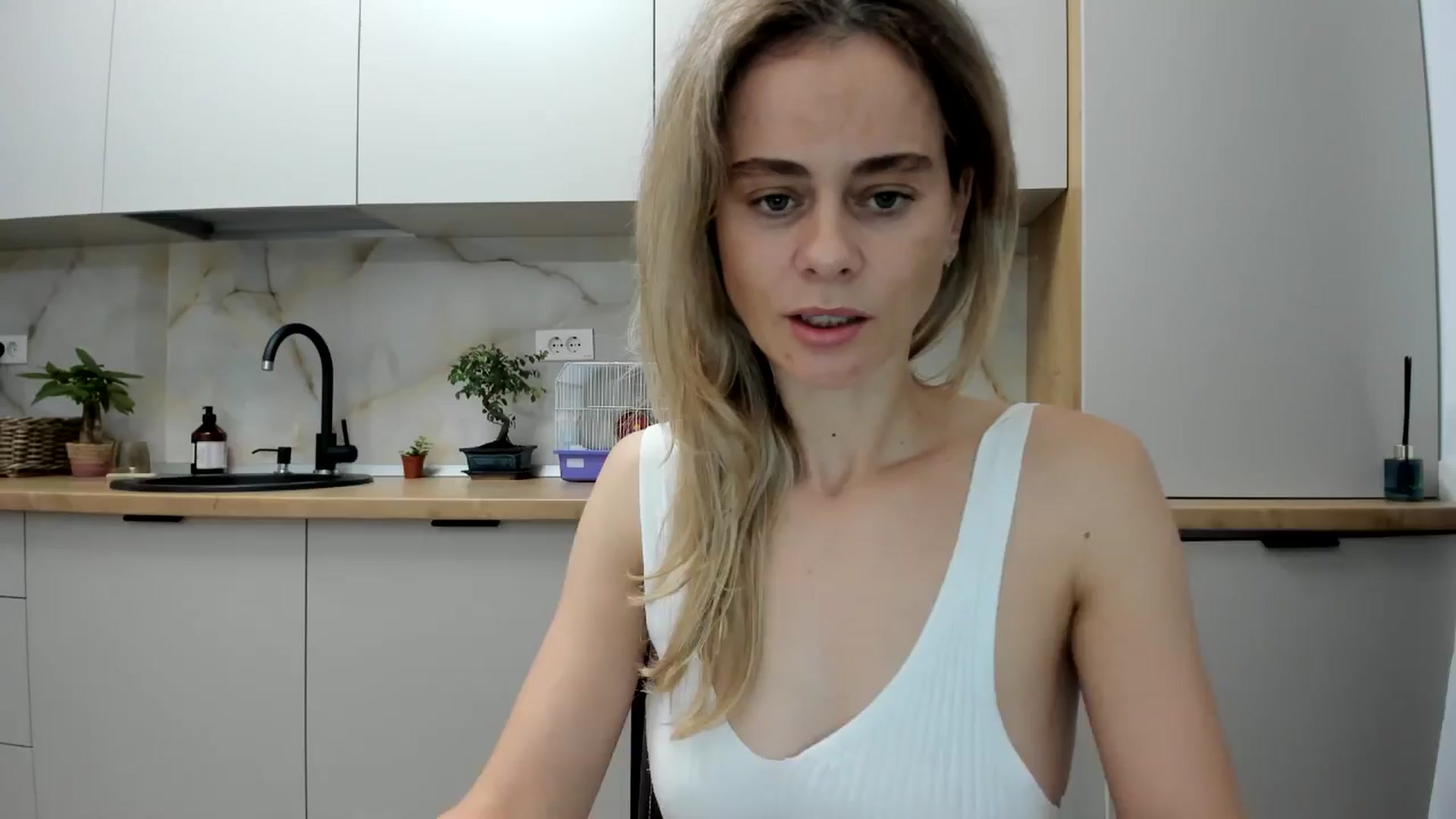 Gallery image thumbnail from DebbyPaige's myfreecams stream on, 11/15/2024, 17:26 image 3 of 20
