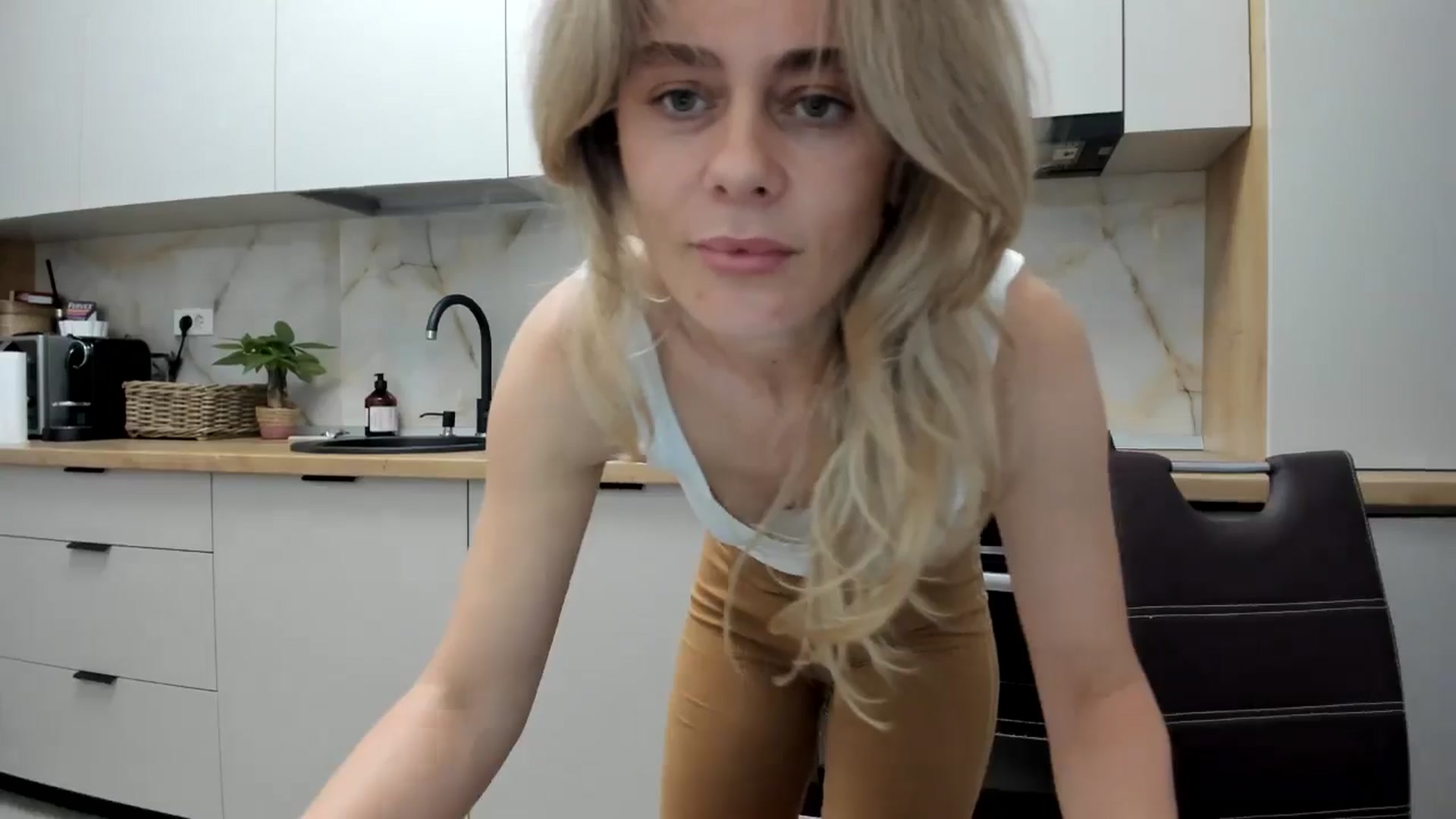 Gallery image thumbnail from DebbyPaige's myfreecams stream on, 11/15/2024, 17:26 image 8 of 20