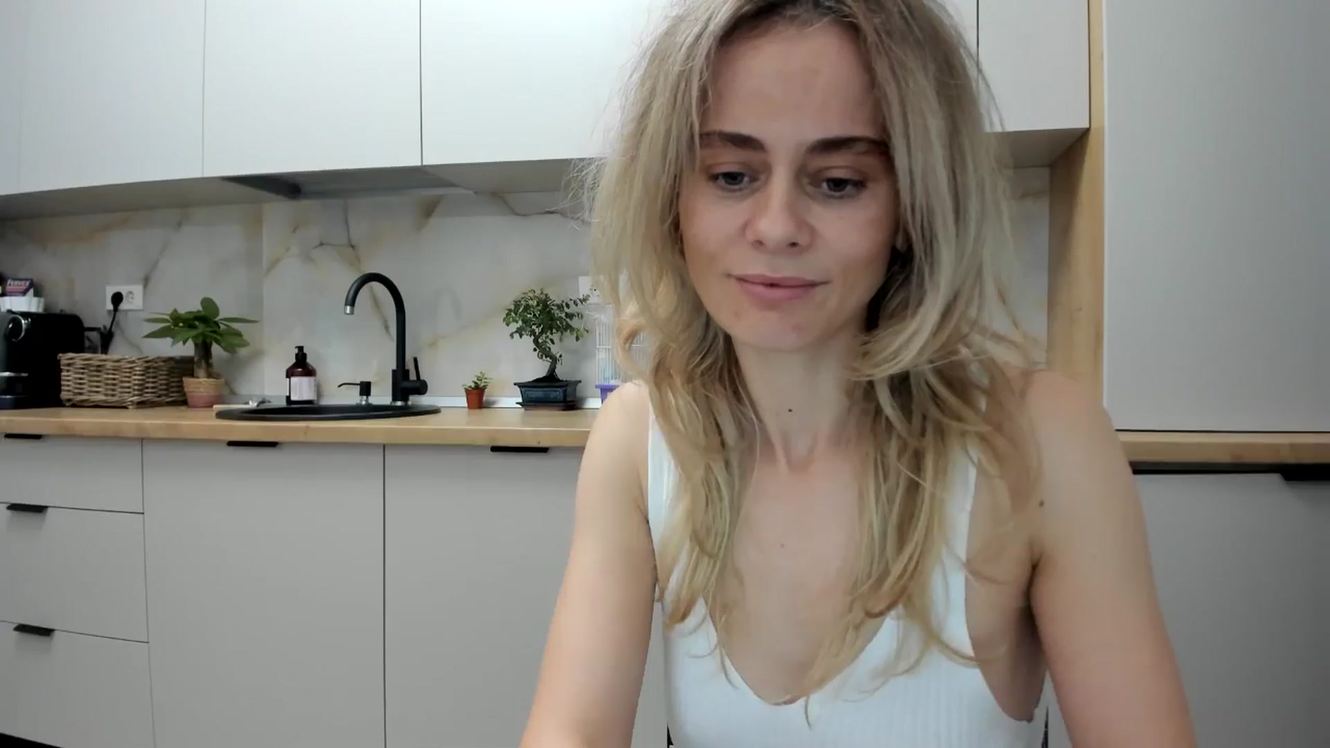 Gallery image thumbnail from DebbyPaige's myfreecams stream on, 11/15/2024, 17:26 image 15 of 20