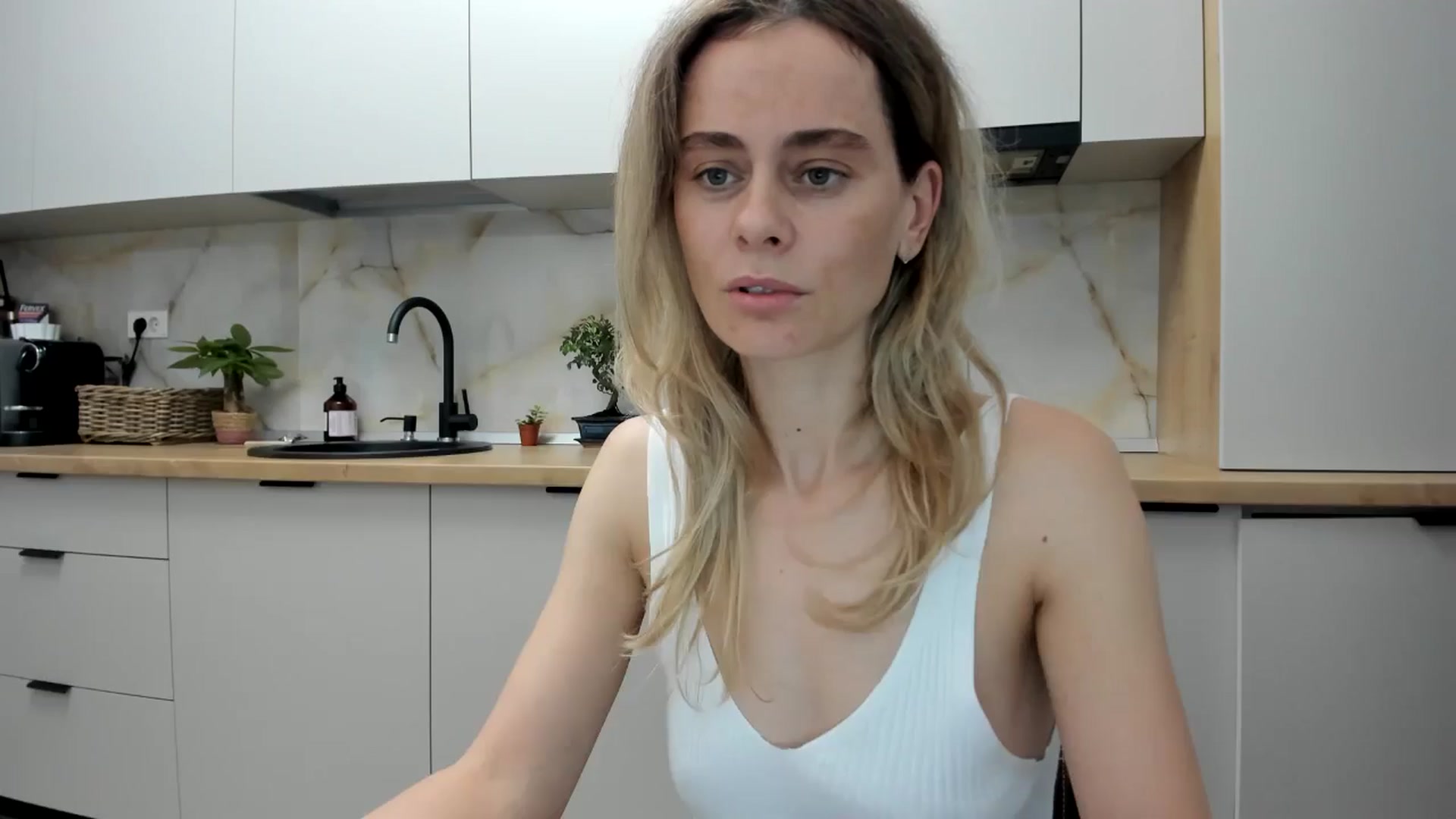 Gallery image thumbnail from DebbyPaige's myfreecams stream on, 11/15/2024, 17:26 image 12 of 20