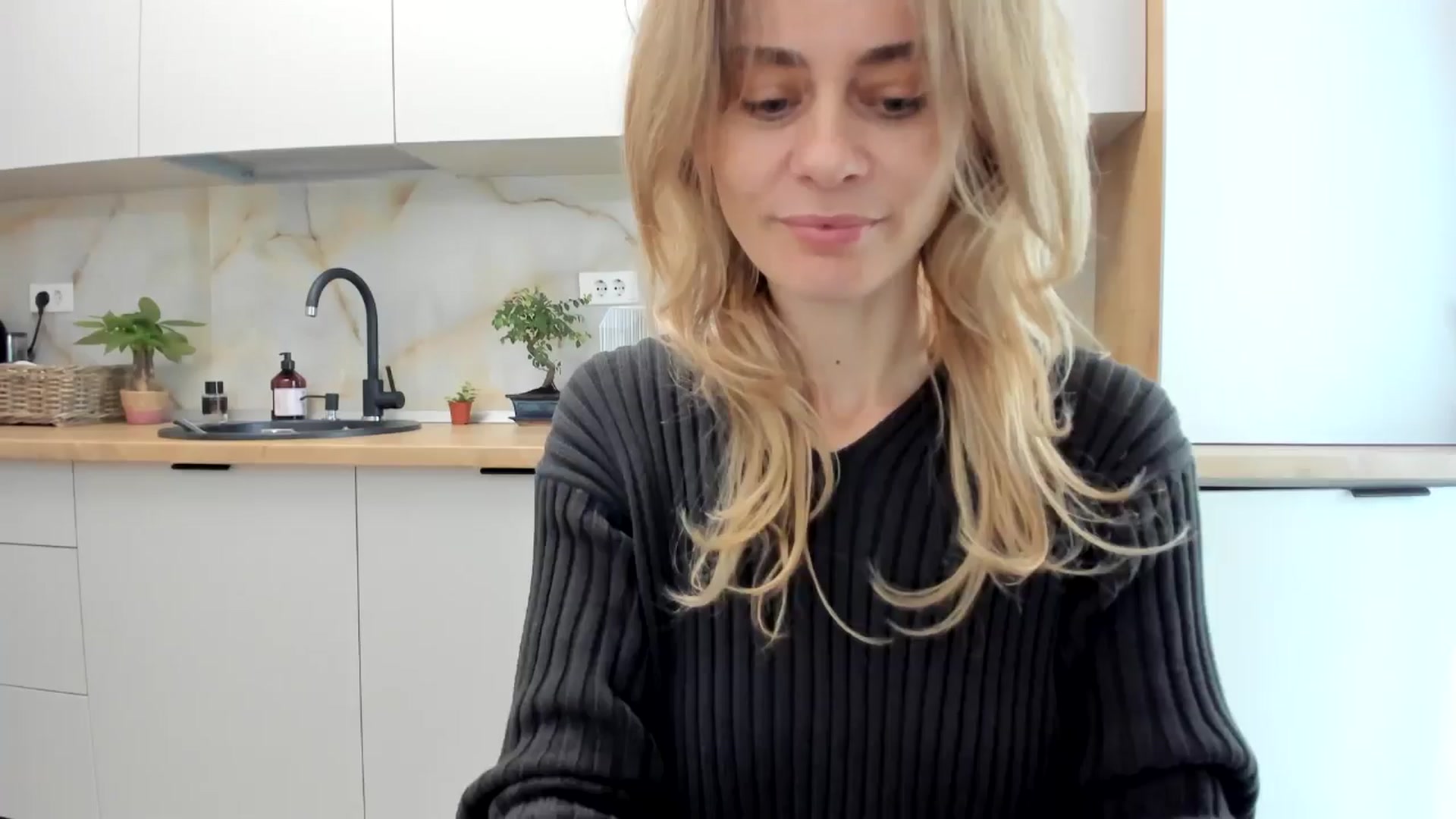 Gallery image thumbnail from DebbyPaige's myfreecams stream on, 11/16/2024, 13:47 image 8 of 20