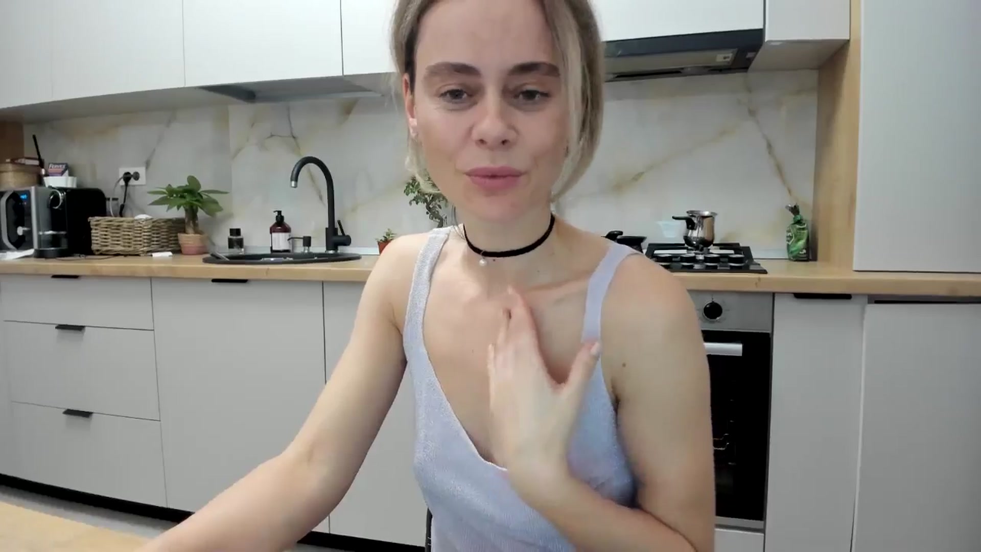Gallery image thumbnail from DebbyPaige's myfreecams stream on, 11/16/2024, 20:30 image 18 of 20