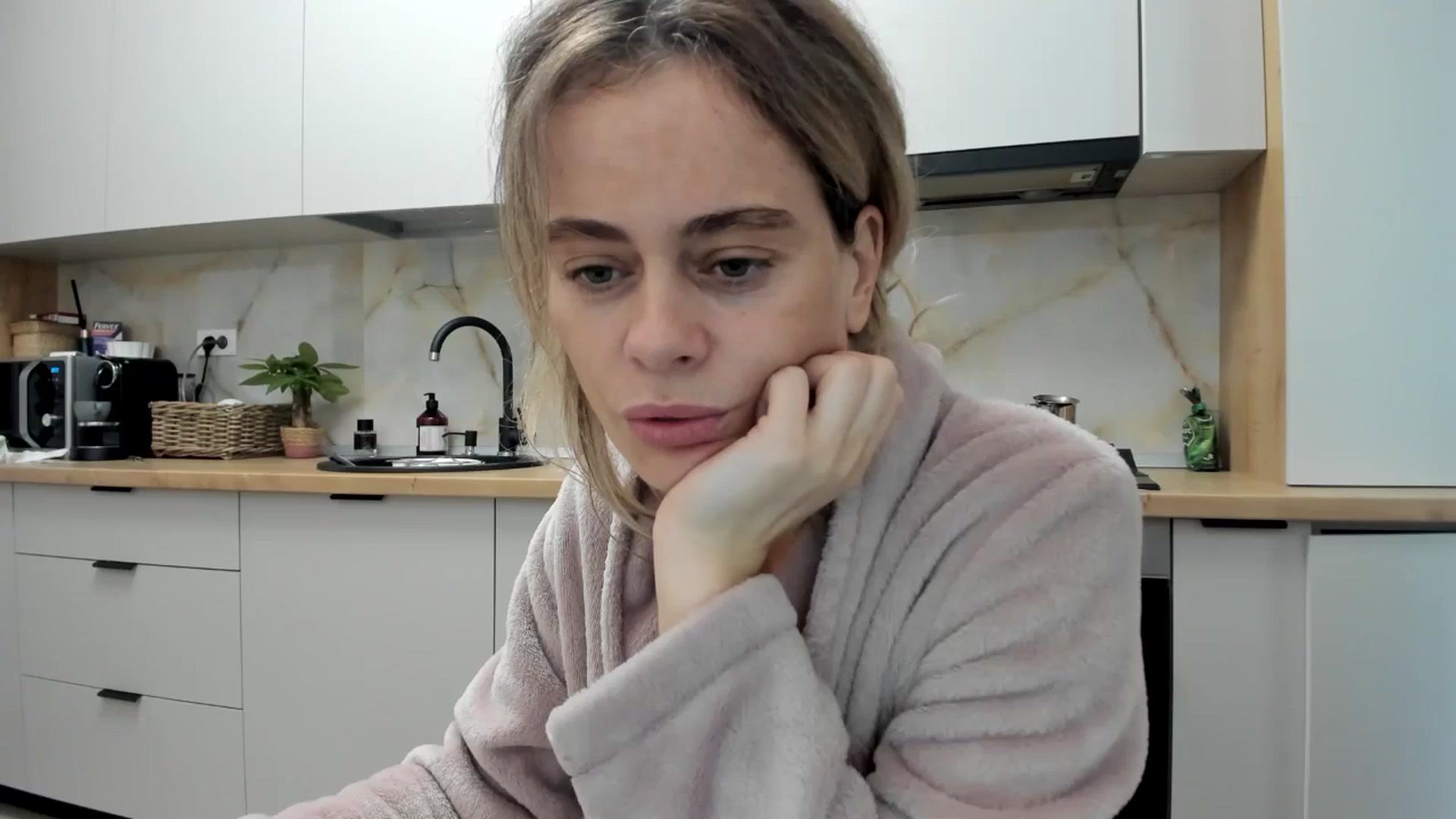Gallery image thumbnail from DebbyPaige's myfreecams stream on, 11/17/2024, 06:04 image 15 of 20