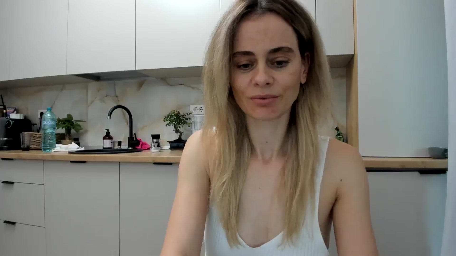 Gallery image thumbnail from DebbyPaige's myfreecams stream on, 11/17/2024, 14:56 image 11 of 20