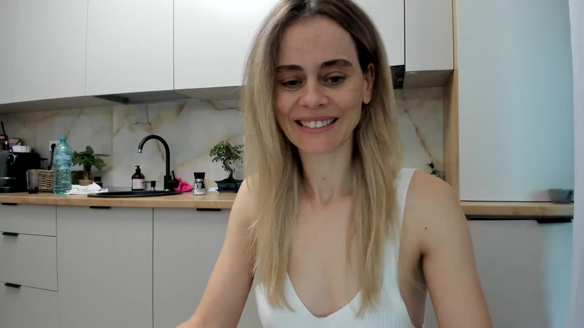 Gallery image thumbnail from DebbyPaige's myfreecams stream on, 11/17/2024, 14:56 image 5 of 20