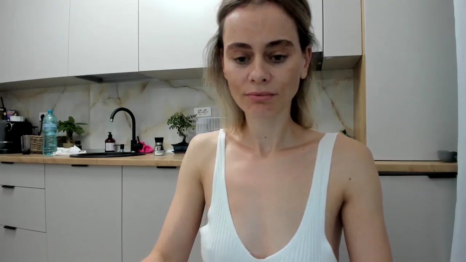 Gallery image thumbnail from DebbyPaige's myfreecams stream on, 11/17/2024, 14:56 image 18 of 20
