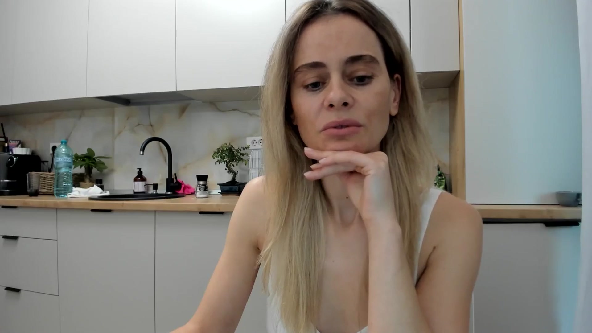 Gallery image thumbnail from DebbyPaige's myfreecams stream on, 11/17/2024, 14:56 image 6 of 20