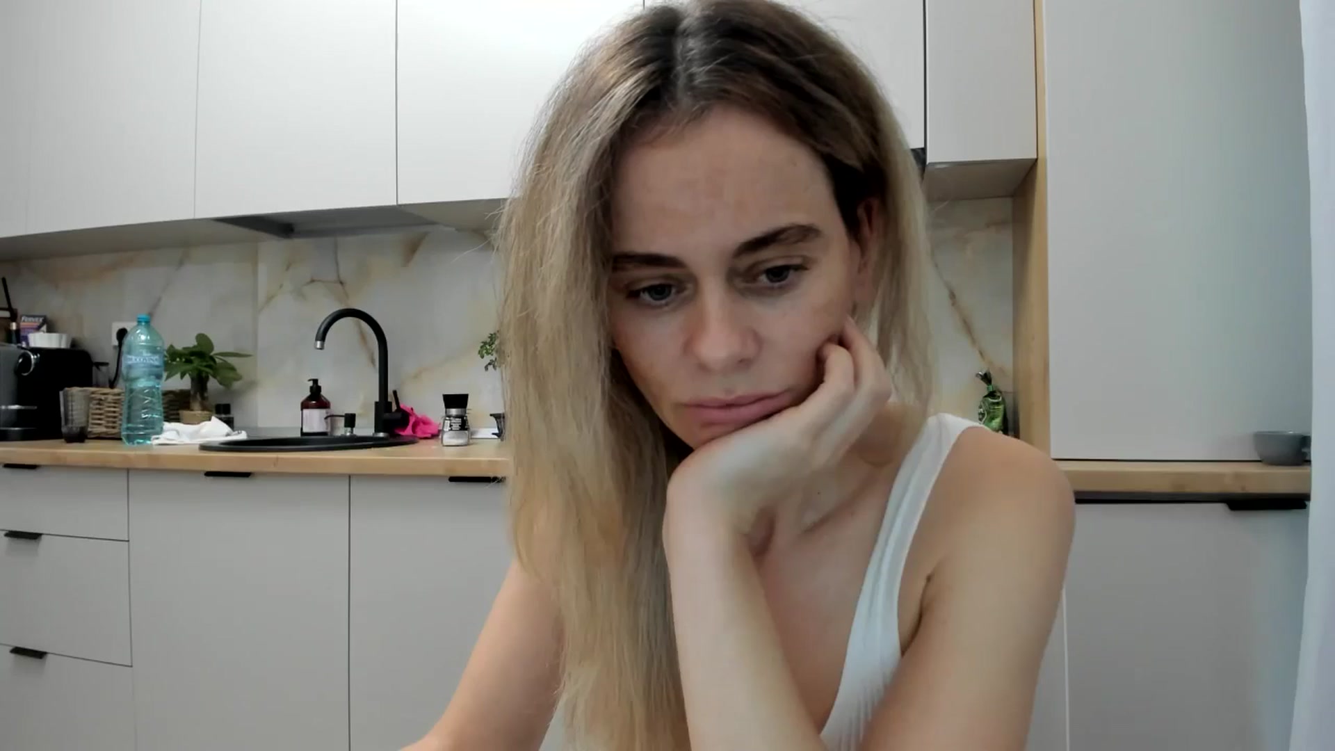 Gallery image thumbnail from DebbyPaige's myfreecams stream on, 11/17/2024, 14:56 image 14 of 20