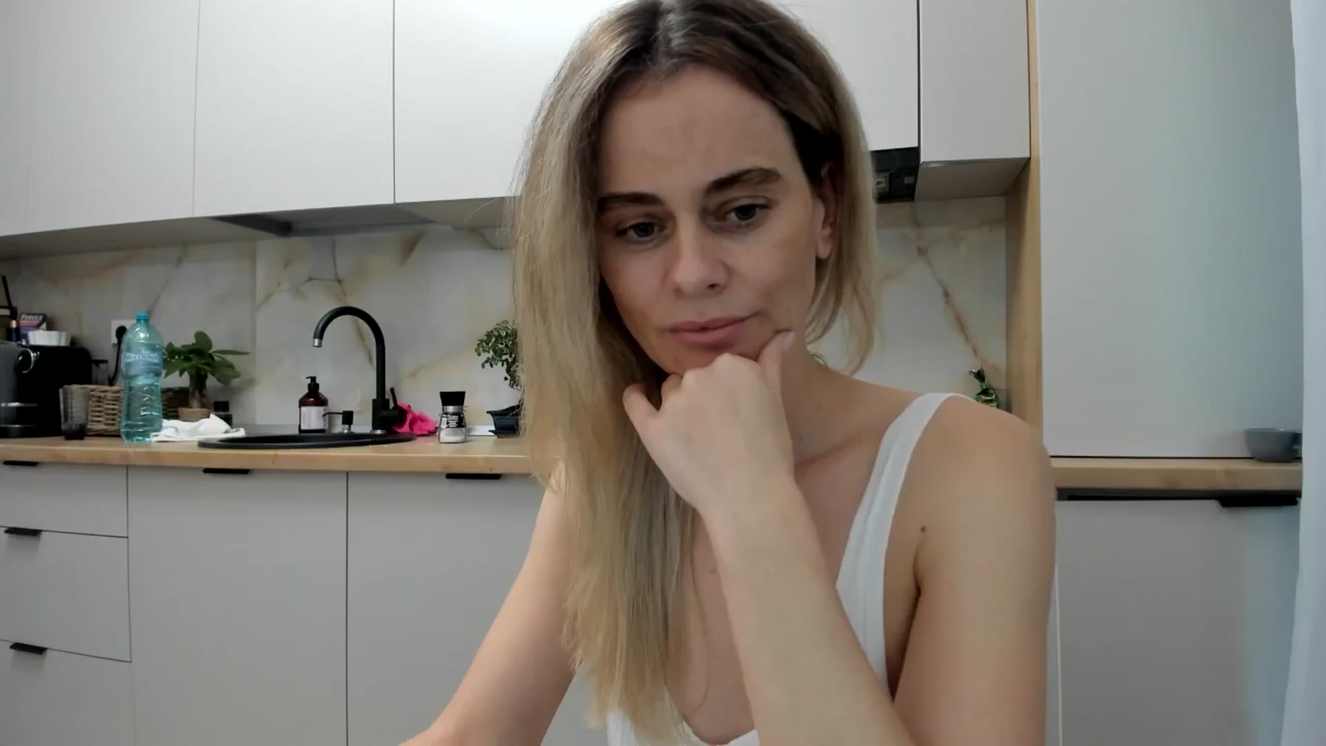 Gallery image thumbnail from DebbyPaige's myfreecams stream on, 11/17/2024, 14:56 image 13 of 20