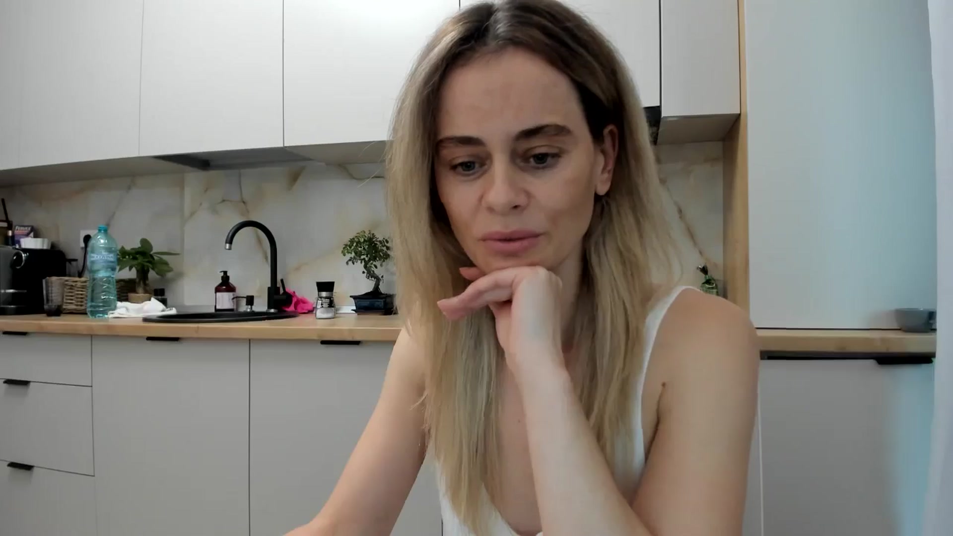 Gallery image thumbnail from DebbyPaige's myfreecams stream on, 11/17/2024, 14:56 image 7 of 20
