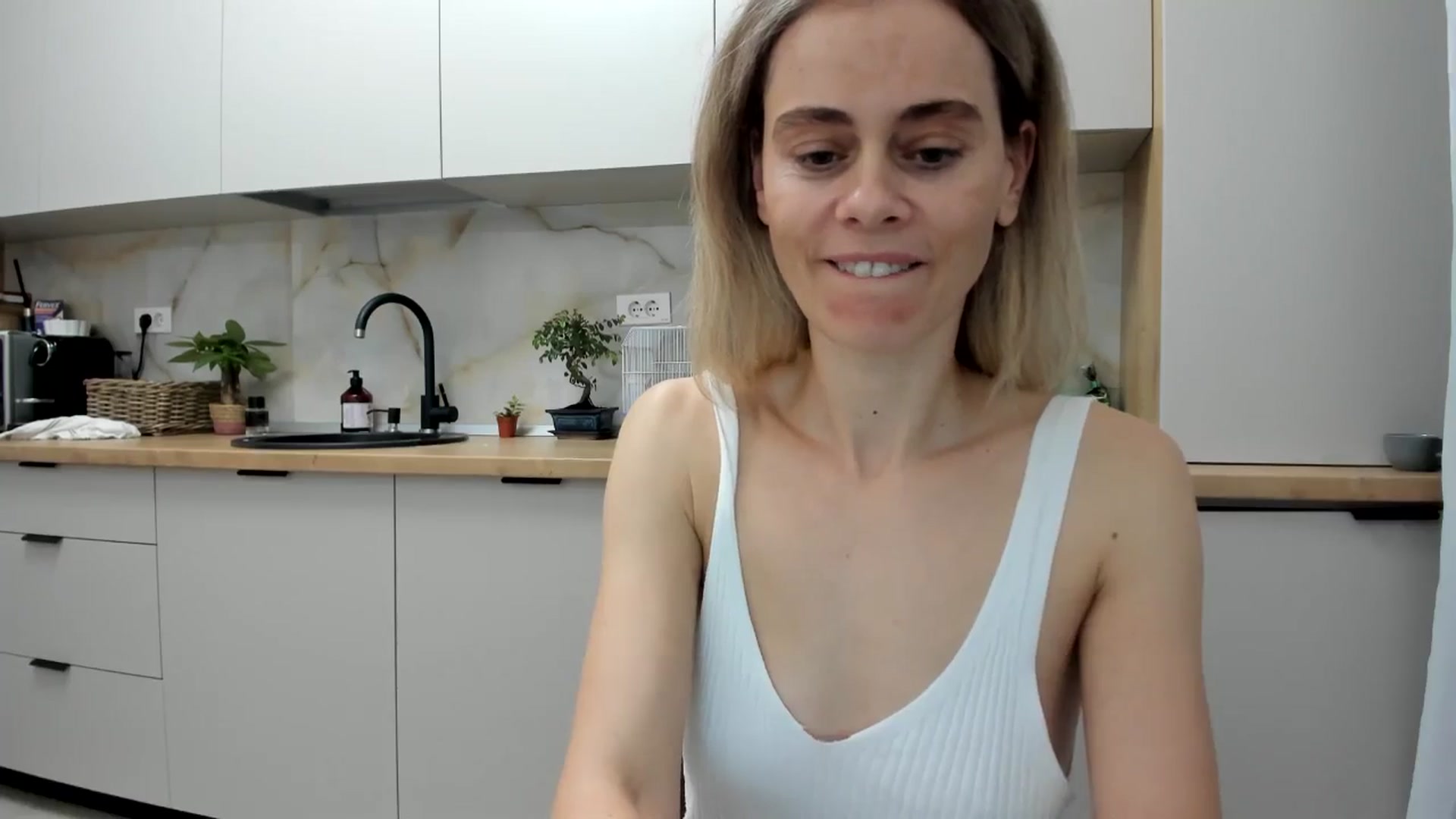 Gallery image thumbnail from DebbyPaige's myfreecams stream on, 11/17/2024, 15:43 image 13 of 20