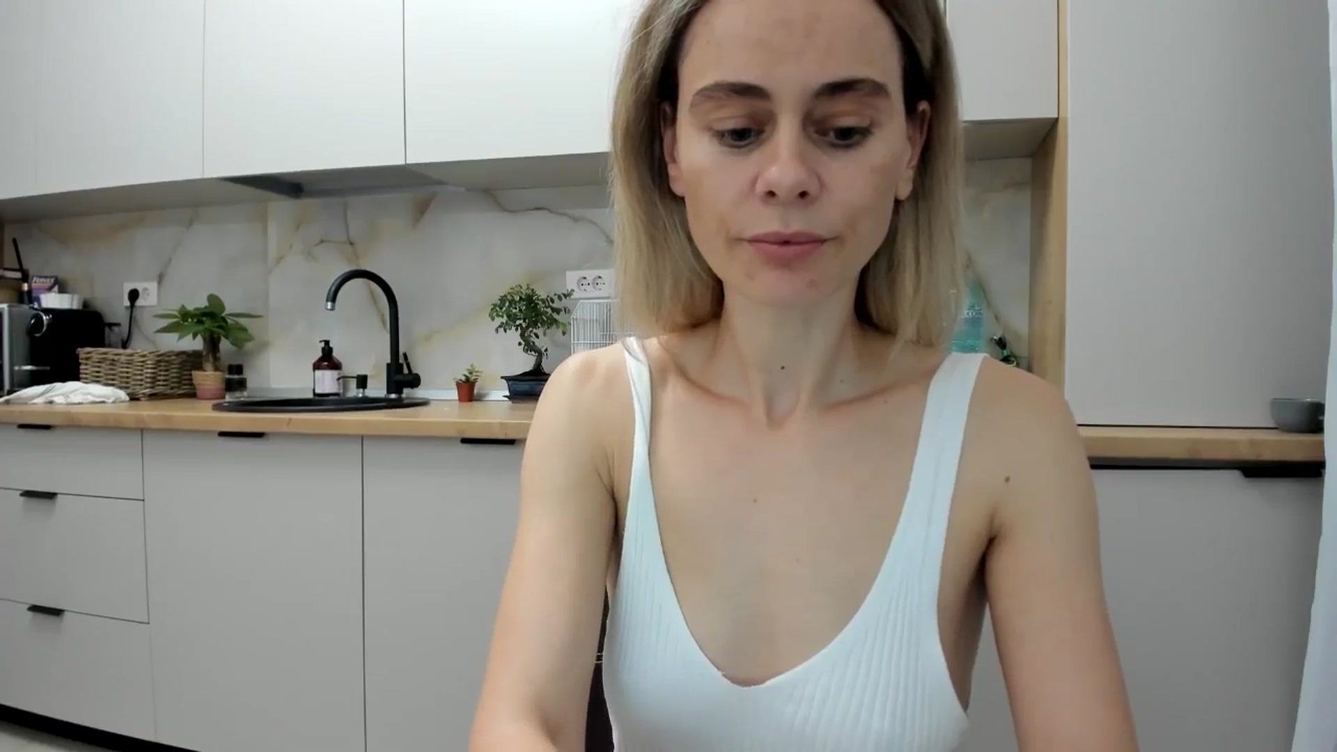 Gallery image thumbnail from DebbyPaige's myfreecams stream on, 11/17/2024, 15:43 image 12 of 20