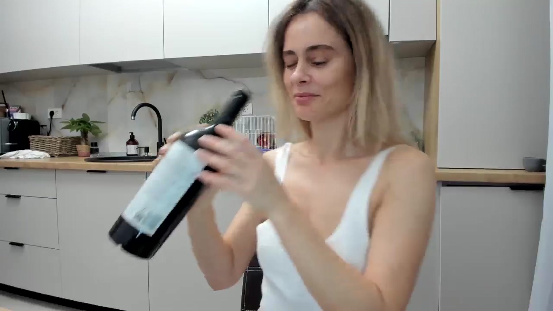Gallery image thumbnail from DebbyPaige's myfreecams stream on, 11/17/2024, 16:16 image 4 of 20