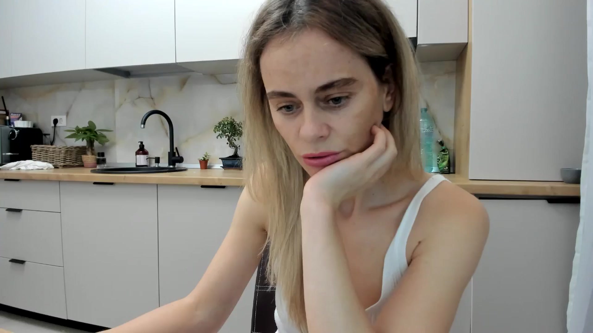 Gallery image thumbnail from DebbyPaige's myfreecams stream on, 11/17/2024, 16:16 image 10 of 20