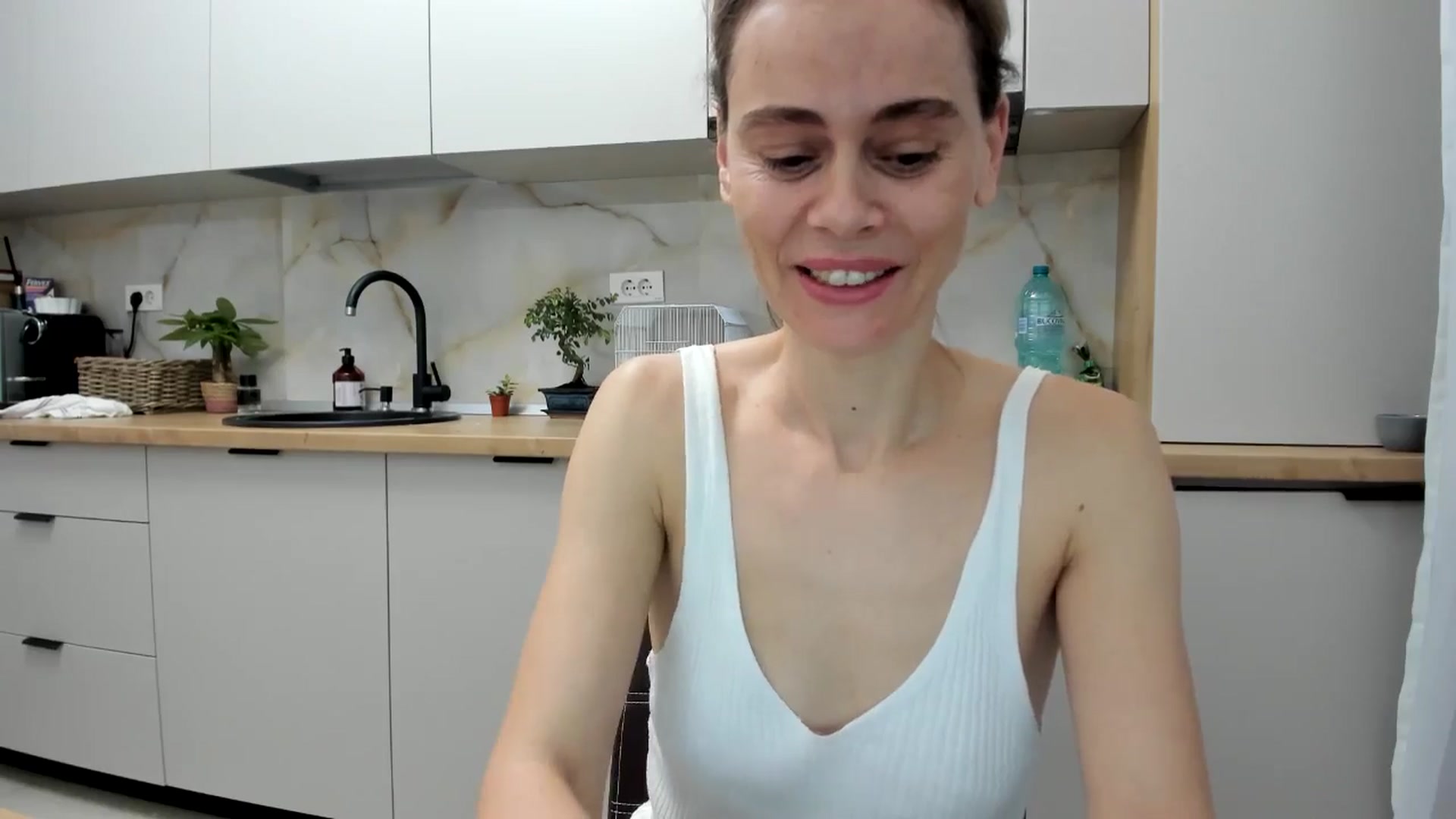 Gallery image thumbnail from DebbyPaige's myfreecams stream on, 11/17/2024, 16:16 image 13 of 20