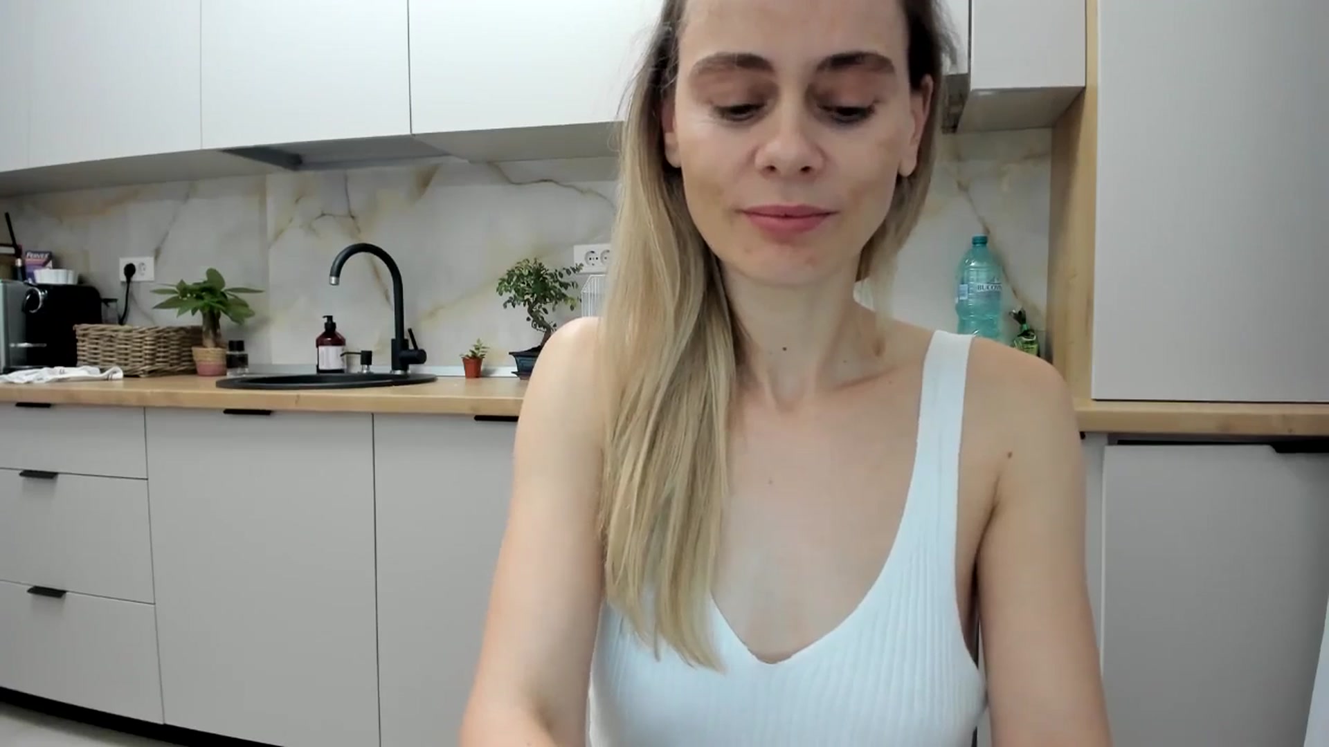 Gallery image thumbnail from DebbyPaige's myfreecams stream on, 11/17/2024, 17:41 image 13 of 20