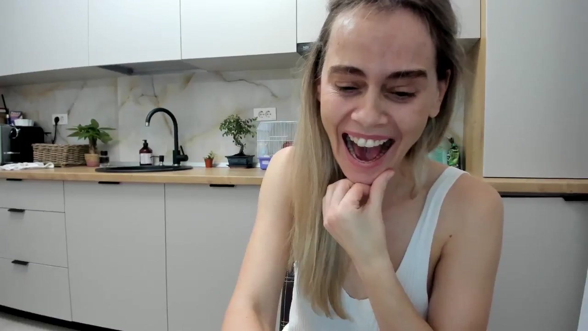 Gallery image thumbnail from DebbyPaige's myfreecams stream on, 11/17/2024, 17:41 image 14 of 20