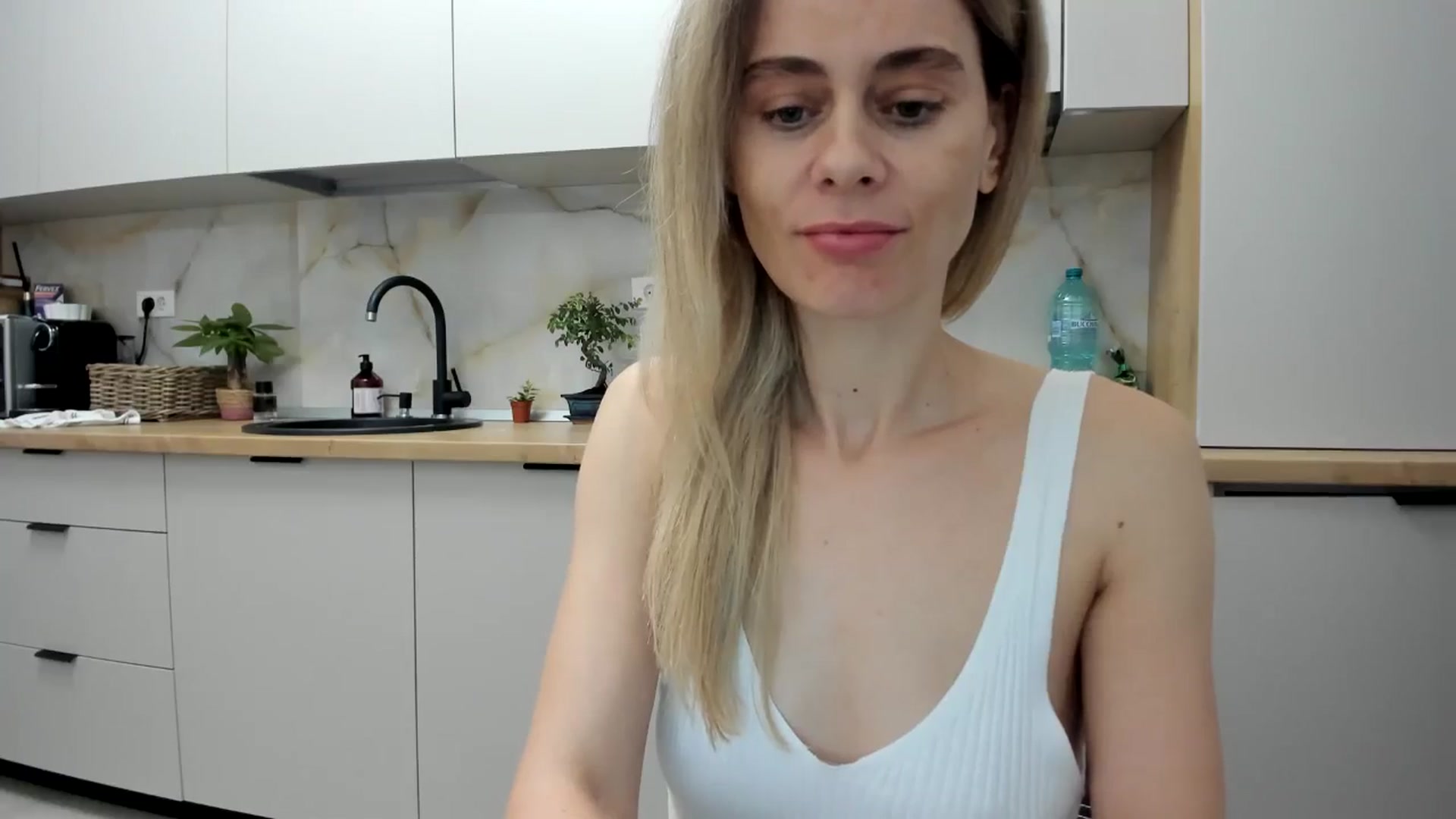 Gallery image thumbnail from DebbyPaige's myfreecams stream on, 11/17/2024, 17:41 image 2 of 20