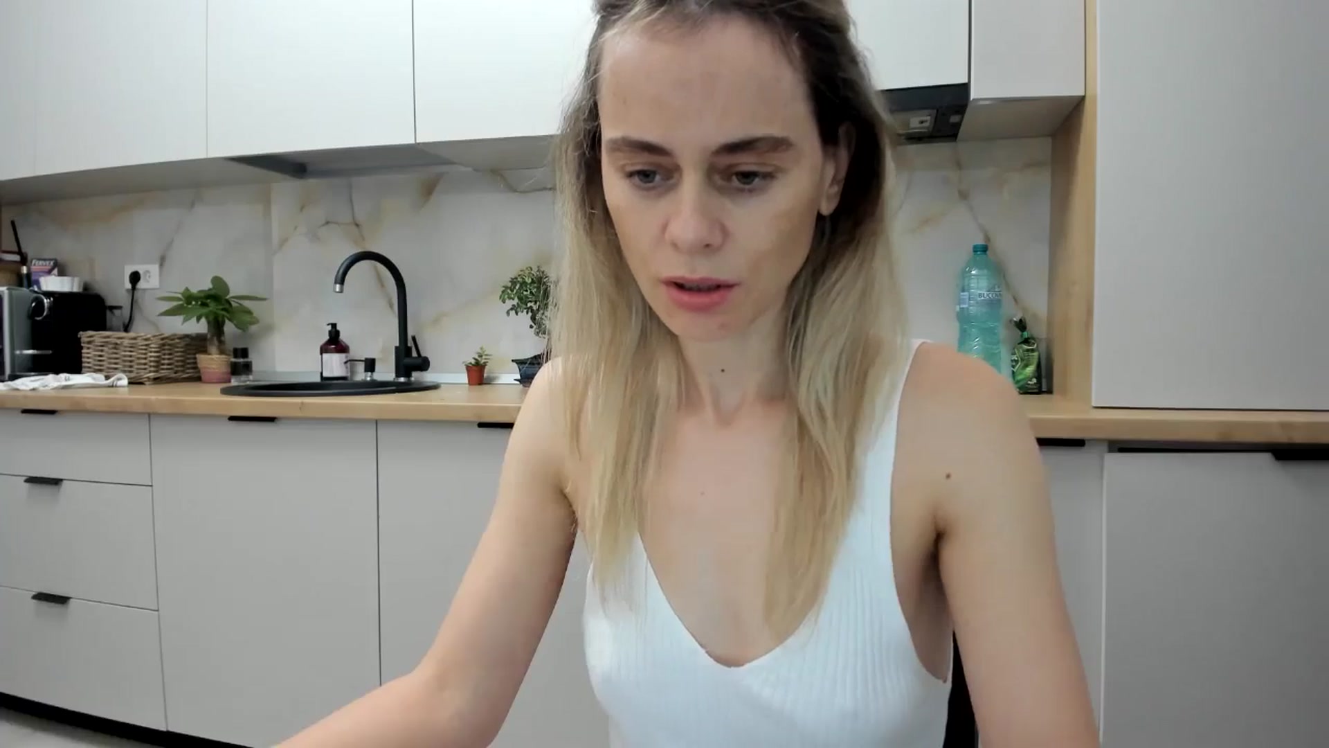 Gallery image thumbnail from DebbyPaige's myfreecams stream on, 11/17/2024, 17:41 image 4 of 20