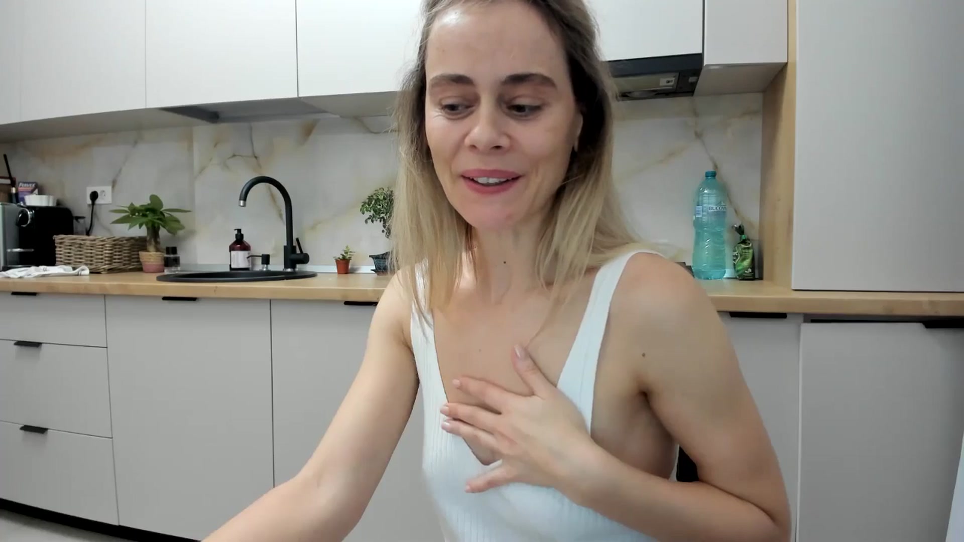 Gallery image thumbnail from DebbyPaige's myfreecams stream on, 11/17/2024, 17:41 image 19 of 20