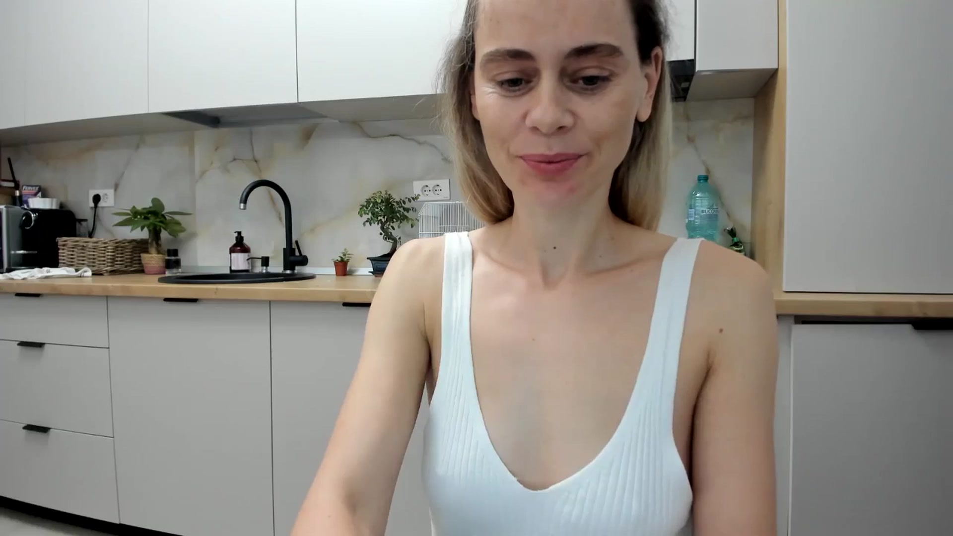 Gallery image thumbnail from DebbyPaige's myfreecams stream on, 11/17/2024, 17:41 image 5 of 20