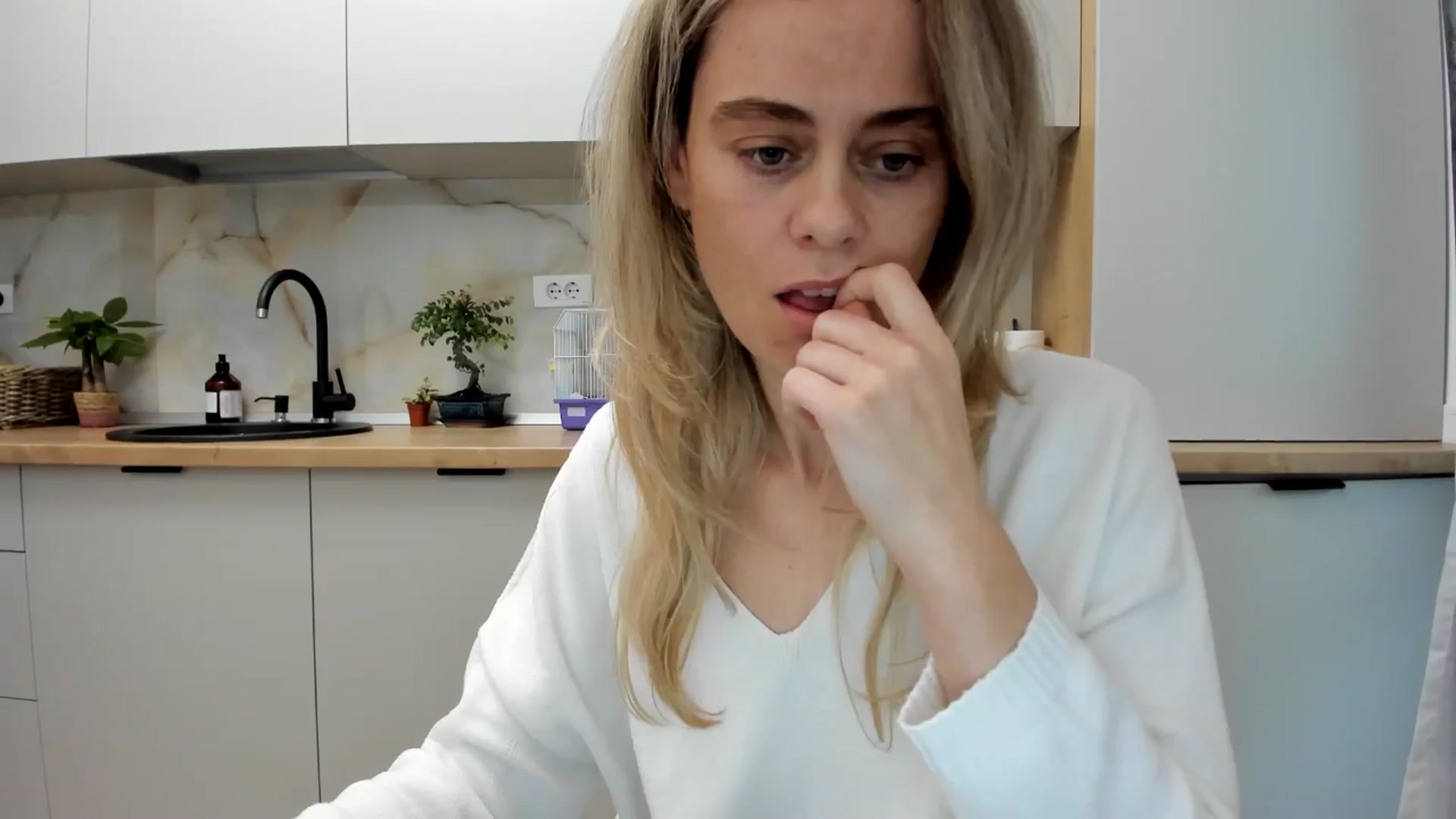 Gallery image thumbnail from DebbyPaige's myfreecams stream on, 11/20/2024, 14:20 image 17 of 20