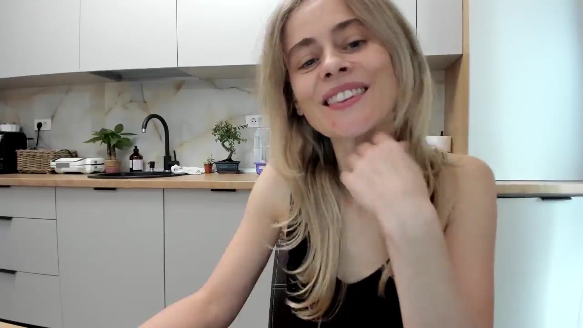 Gallery image thumbnail from DebbyPaige's myfreecams stream on, 11/22/2024, 11:28 image 14 of 20