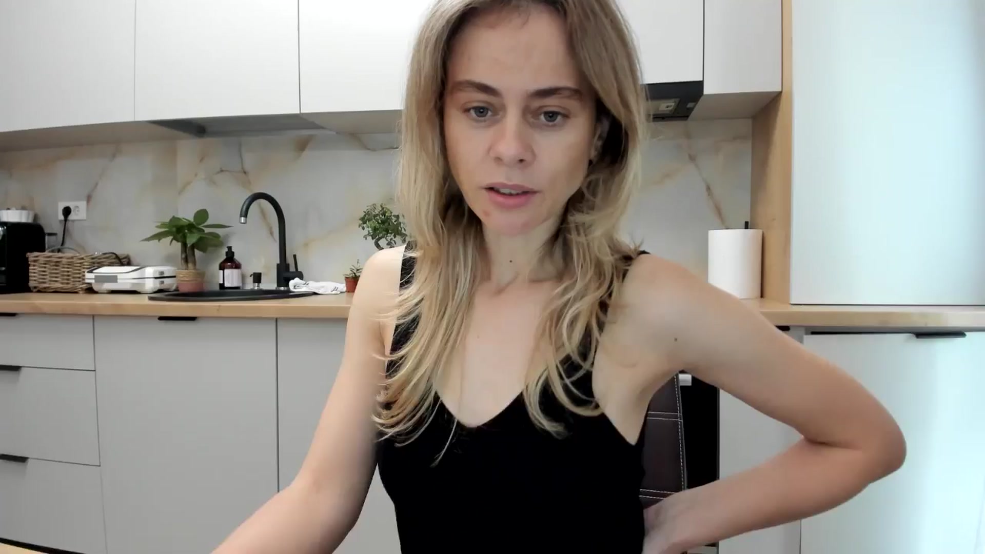 Gallery image thumbnail from DebbyPaige's myfreecams stream on, 11/22/2024, 11:28 image 16 of 20