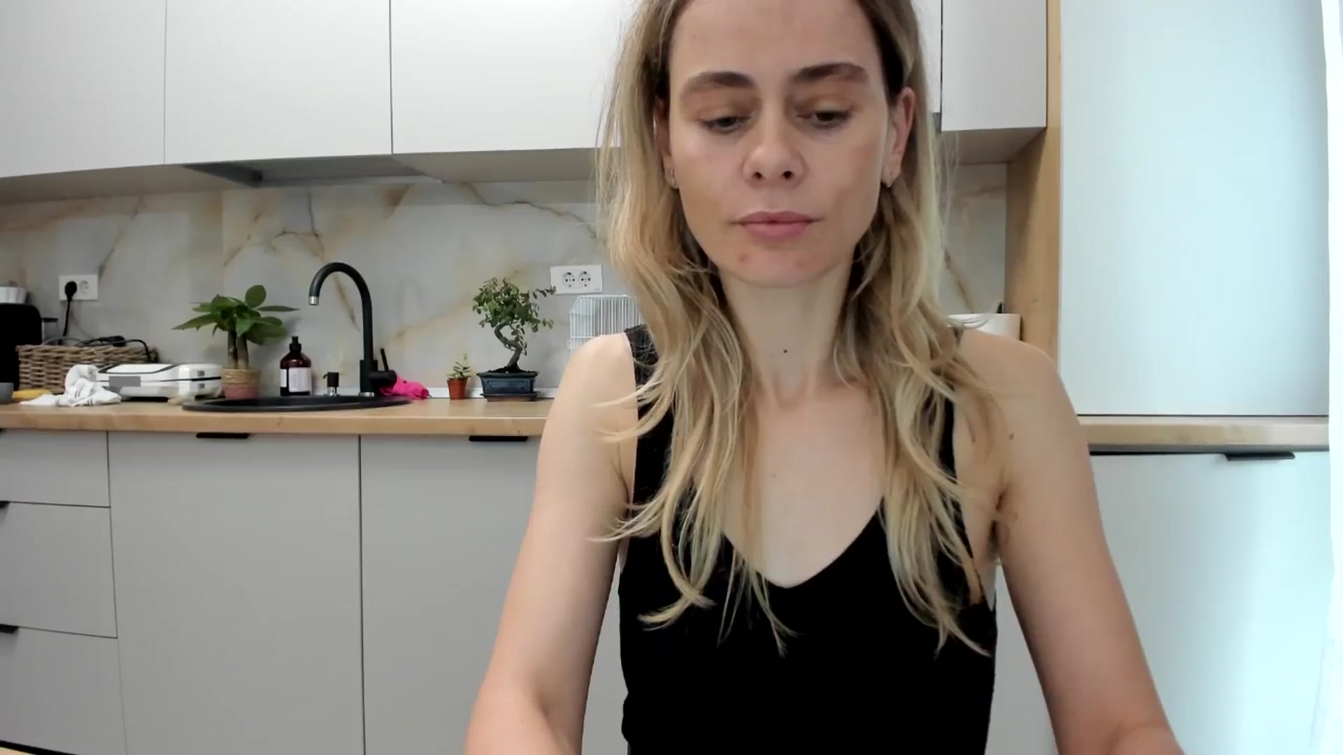 Gallery image thumbnail from DebbyPaige's myfreecams stream on, 11/22/2024, 11:28 image 8 of 20