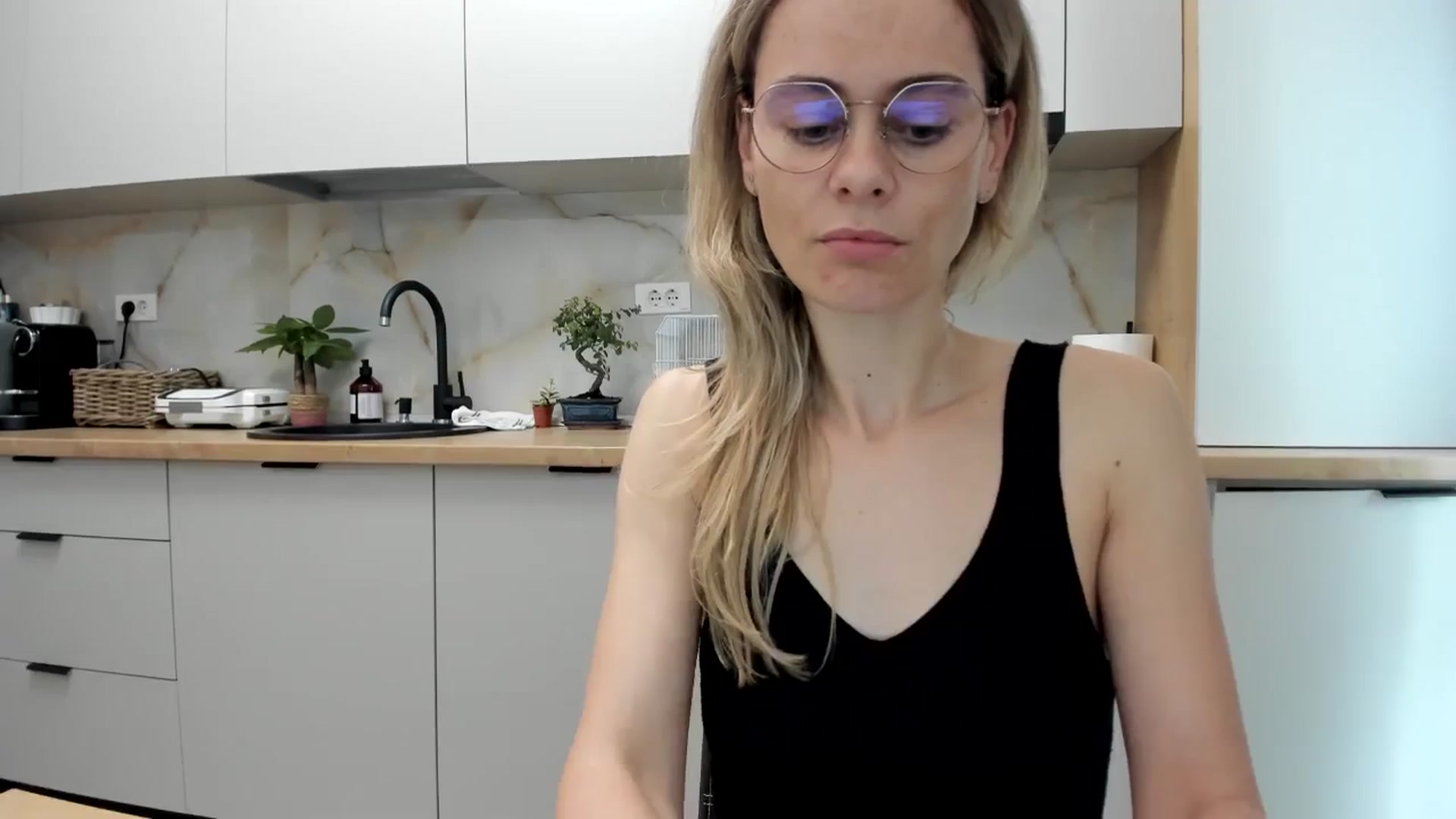 Gallery image thumbnail from DebbyPaige's myfreecams stream on, 11/22/2024, 11:28 image 19 of 20