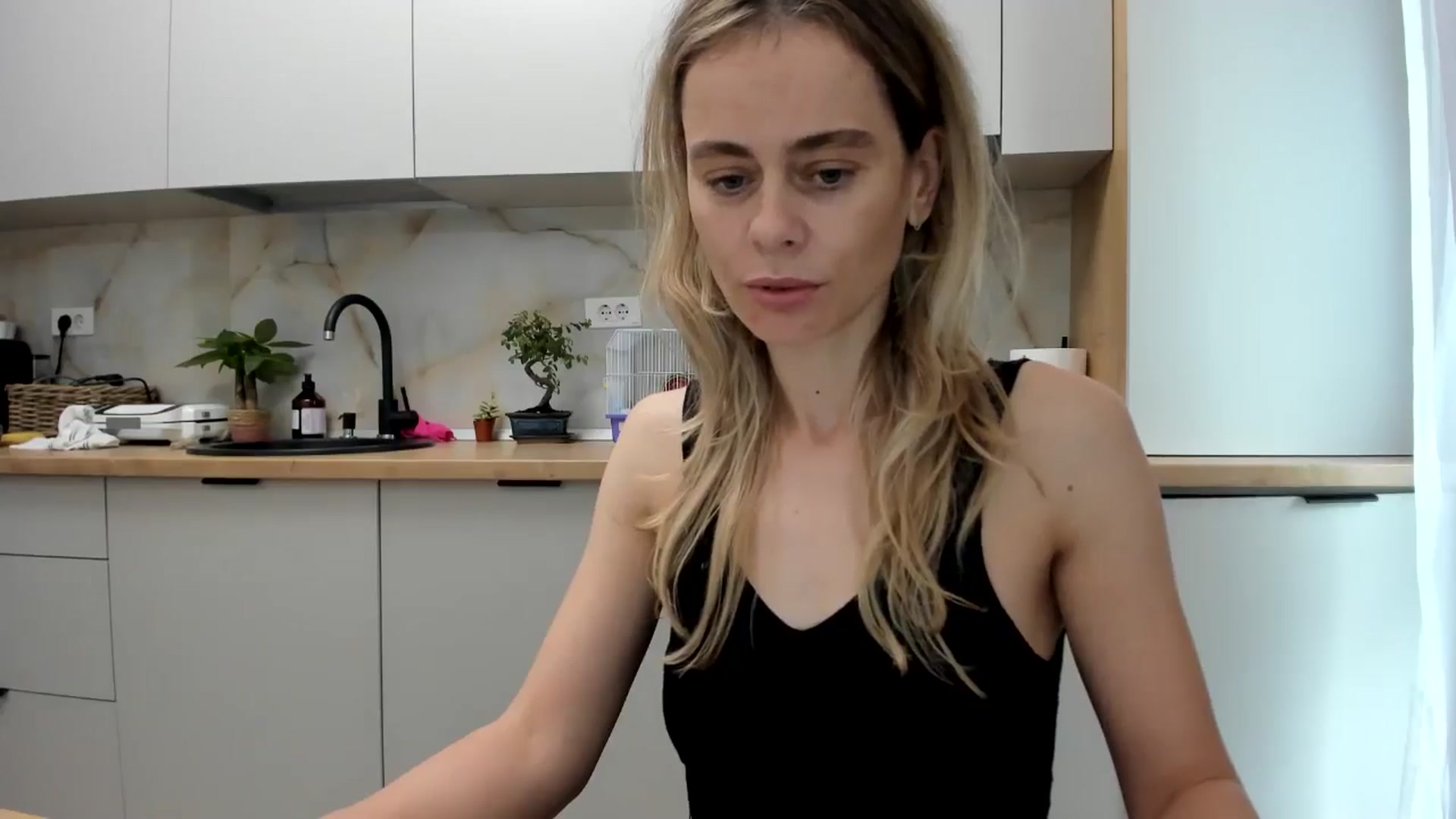 Gallery image thumbnail from DebbyPaige's myfreecams stream on, 11/22/2024, 11:28 image 6 of 20