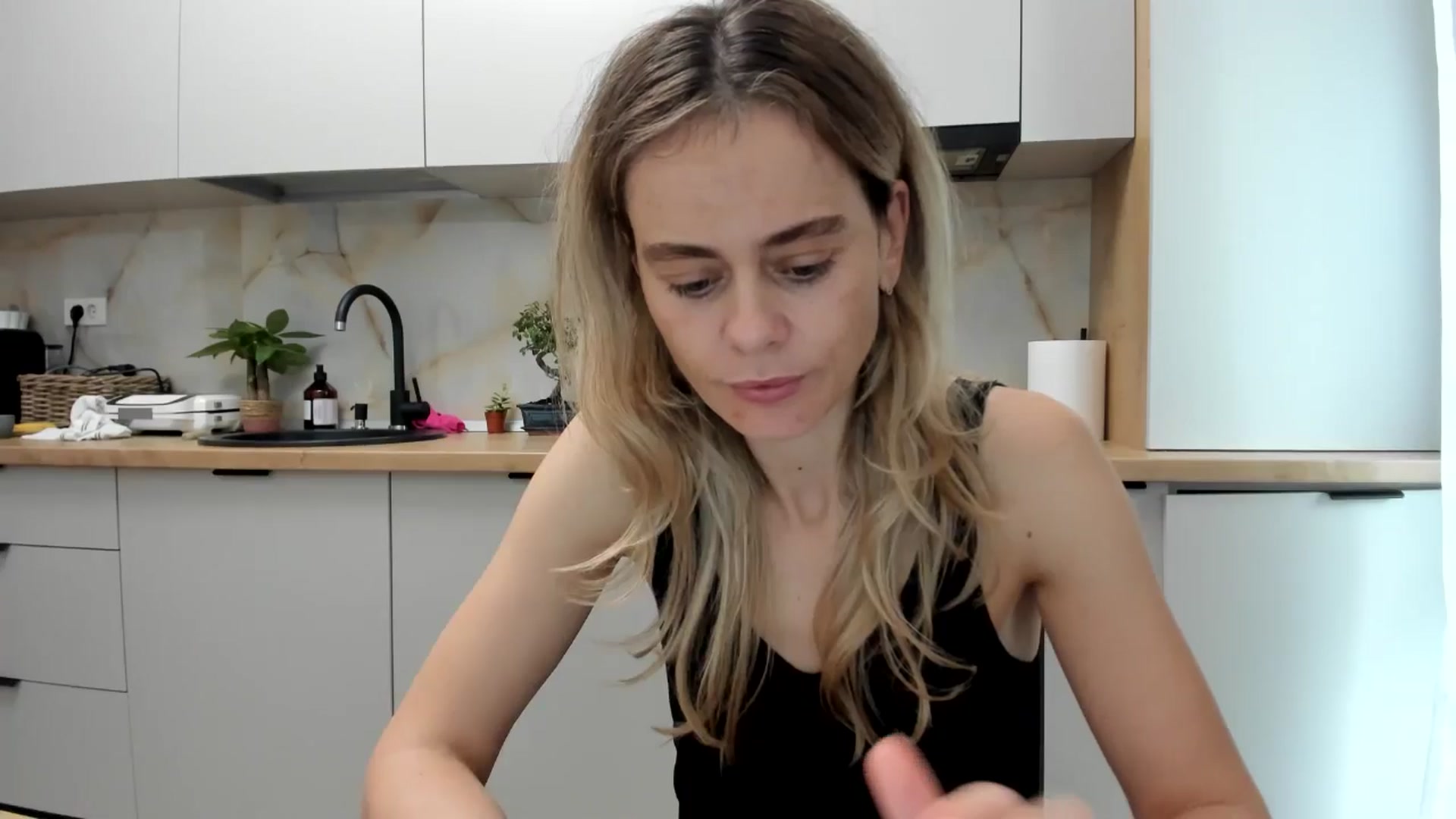 Gallery image thumbnail from DebbyPaige's myfreecams stream on, 11/22/2024, 11:28 image 10 of 20