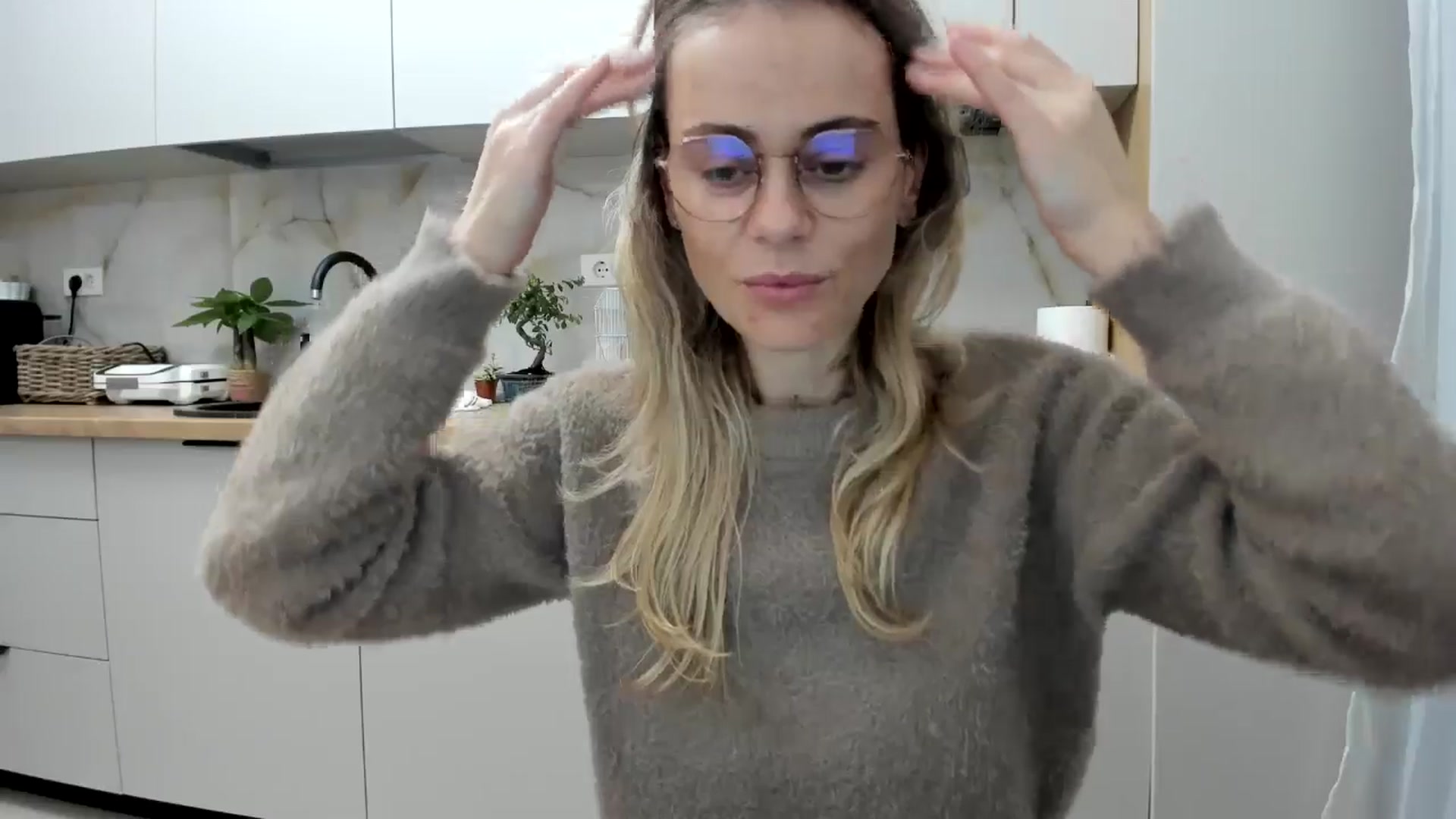Gallery image thumbnail from DebbyPaige's myfreecams stream on, 11/22/2024, 15:10 image 19 of 20