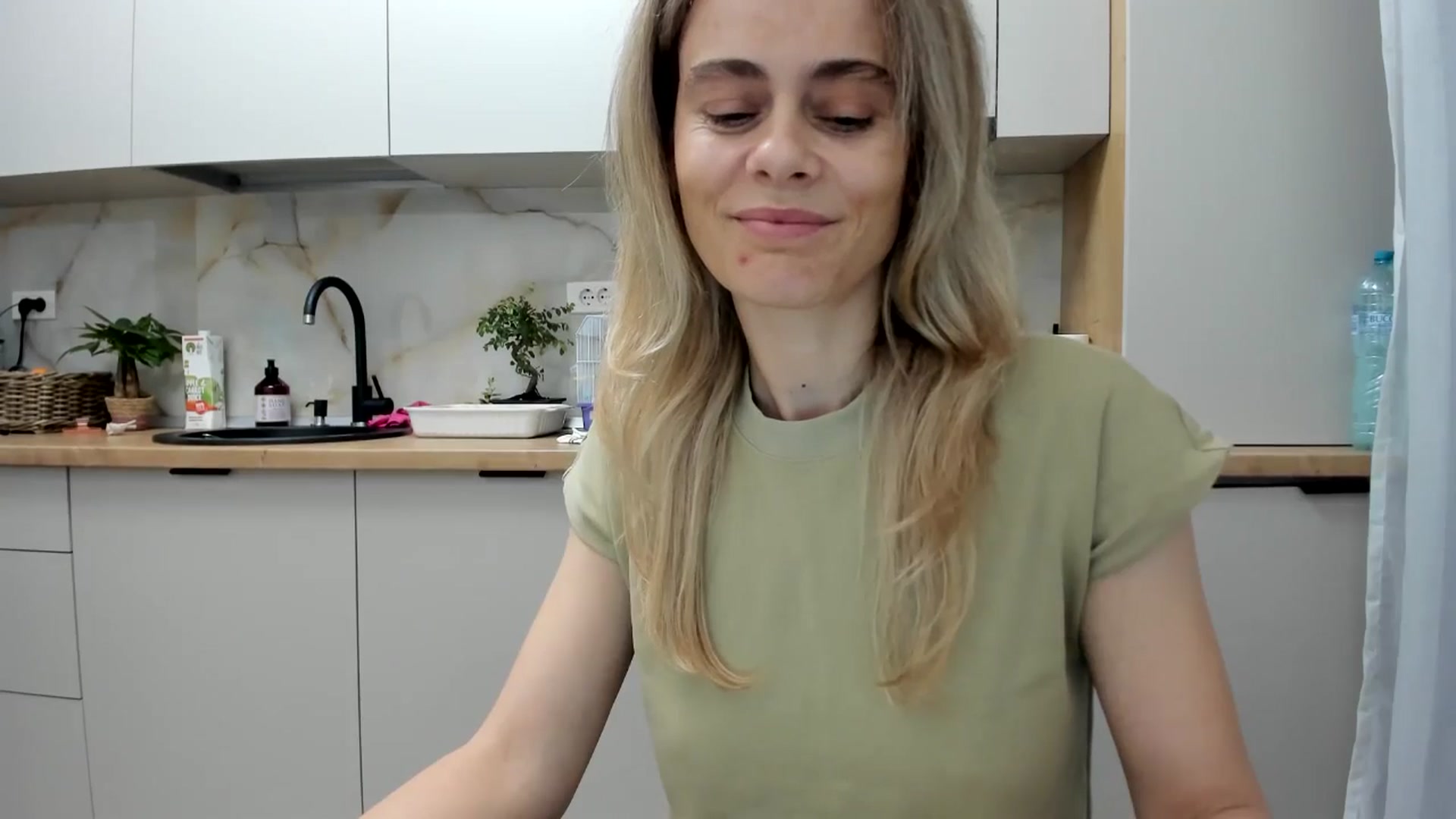 Gallery image thumbnail from DebbyPaige's myfreecams stream on, 11/24/2024, 17:28 image 15 of 20