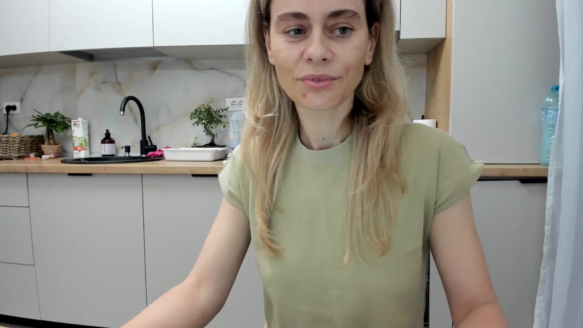 Gallery image thumbnail from DebbyPaige's myfreecams stream on, 11/24/2024, 17:28 image 14 of 20