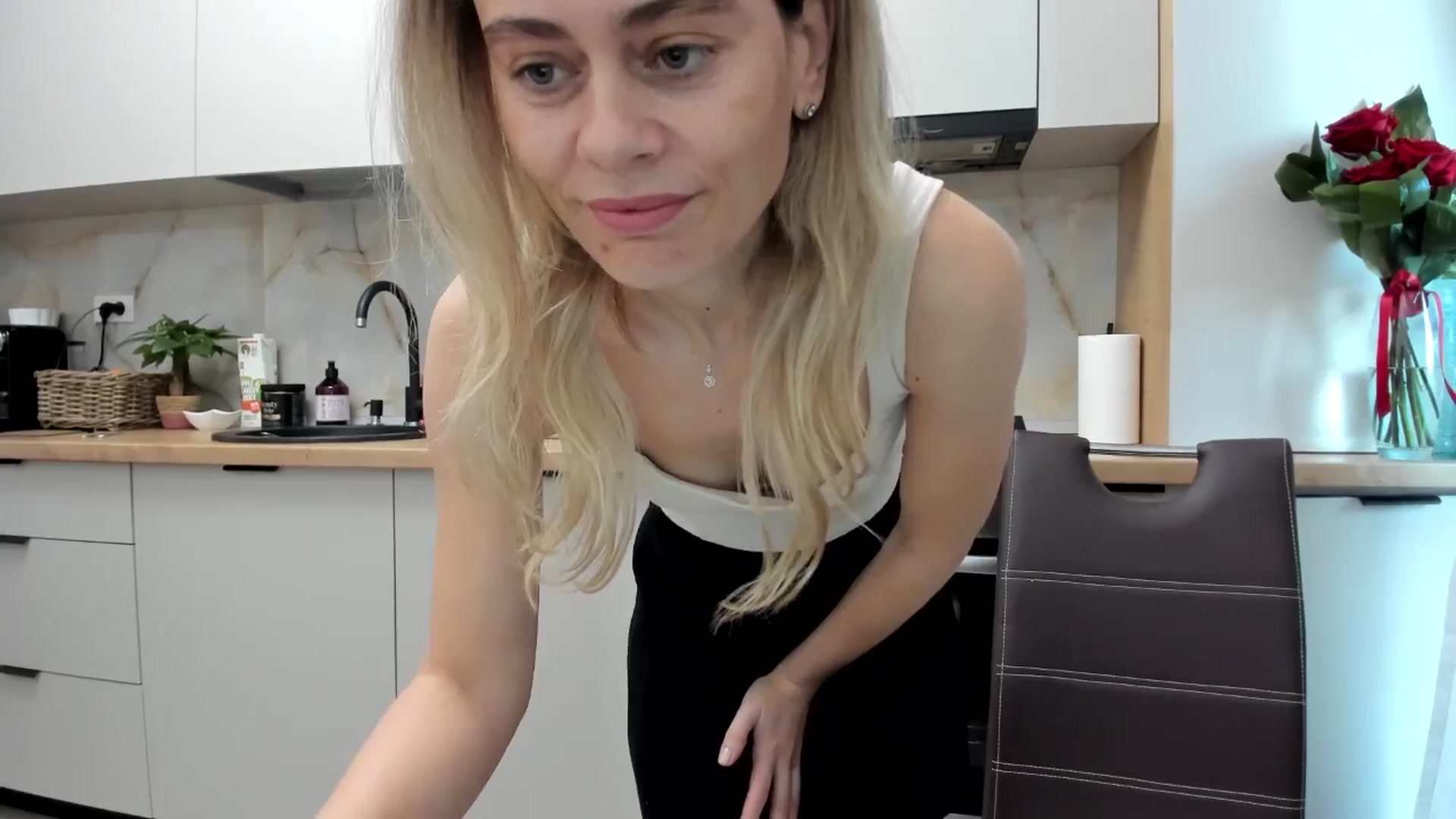 Gallery image thumbnail from DebbyPaige's myfreecams stream on, 11/25/2024, 07:23 image 13 of 20