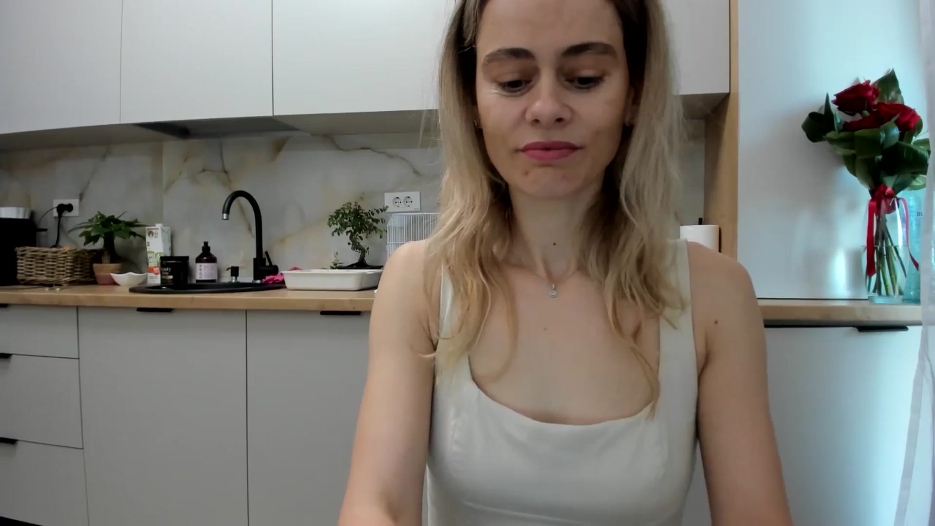 Gallery image thumbnail from DebbyPaige's myfreecams stream on, 11/25/2024, 07:23 image 18 of 20
