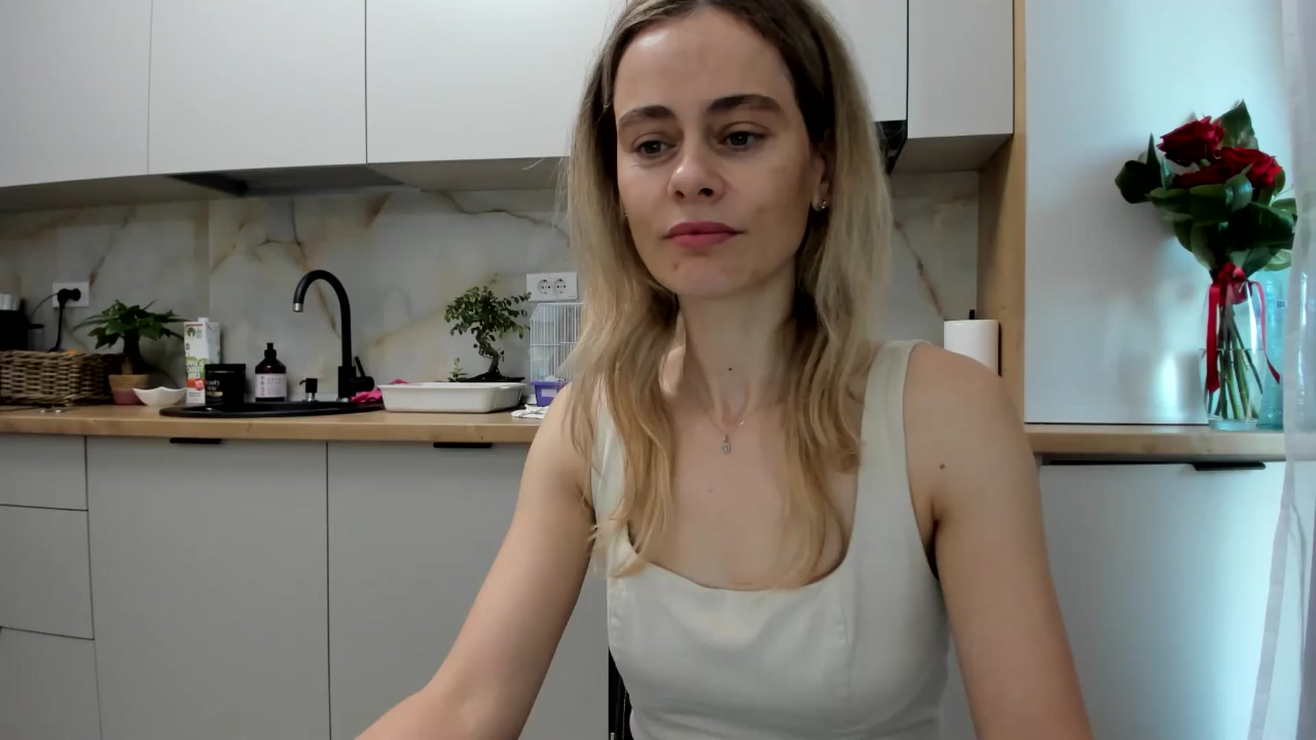 Gallery image thumbnail from DebbyPaige's myfreecams stream on, 11/25/2024, 07:23 image 17 of 20